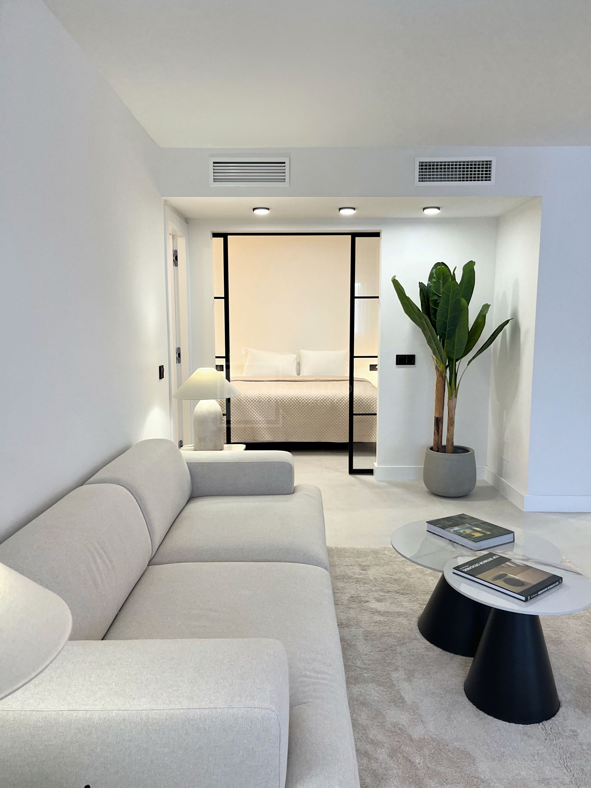 ELEGANT GROUND FLOOR APARTMENT WITH PRIVATE GARDEN IN NUEVA ANDALUCÍA
