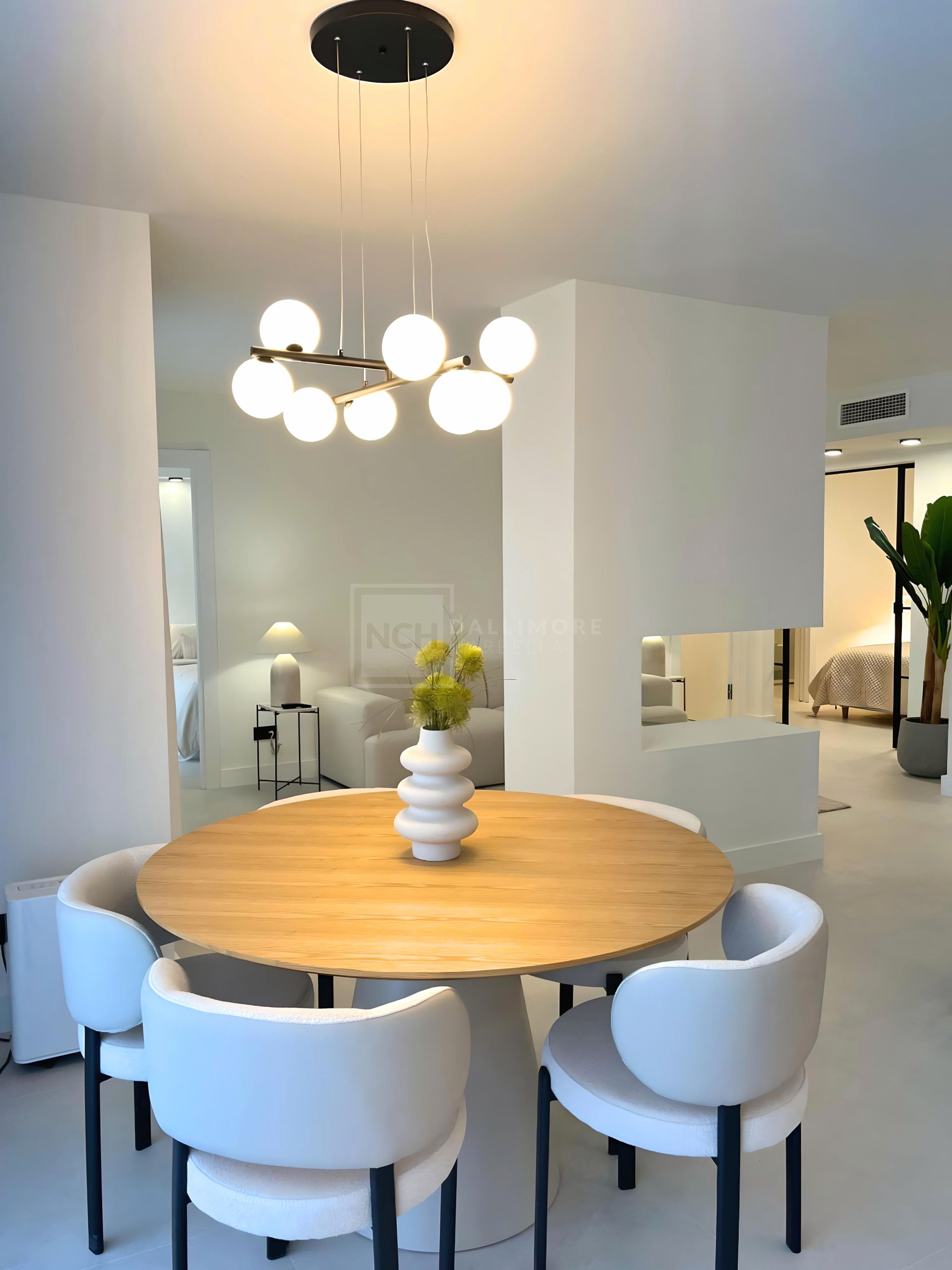 ELEGANT GROUND FLOOR APARTMENT WITH PRIVATE GARDEN IN NUEVA ANDALUCÍA