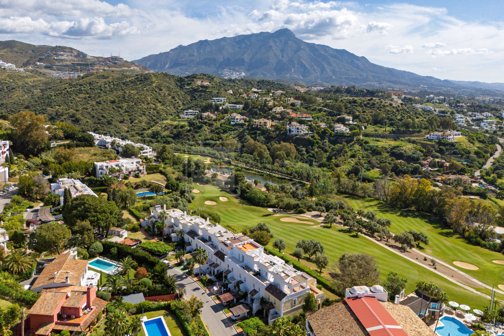 FULLY RENOVATED TOWNHOUSE WITH SPECTACULAR VIEWS