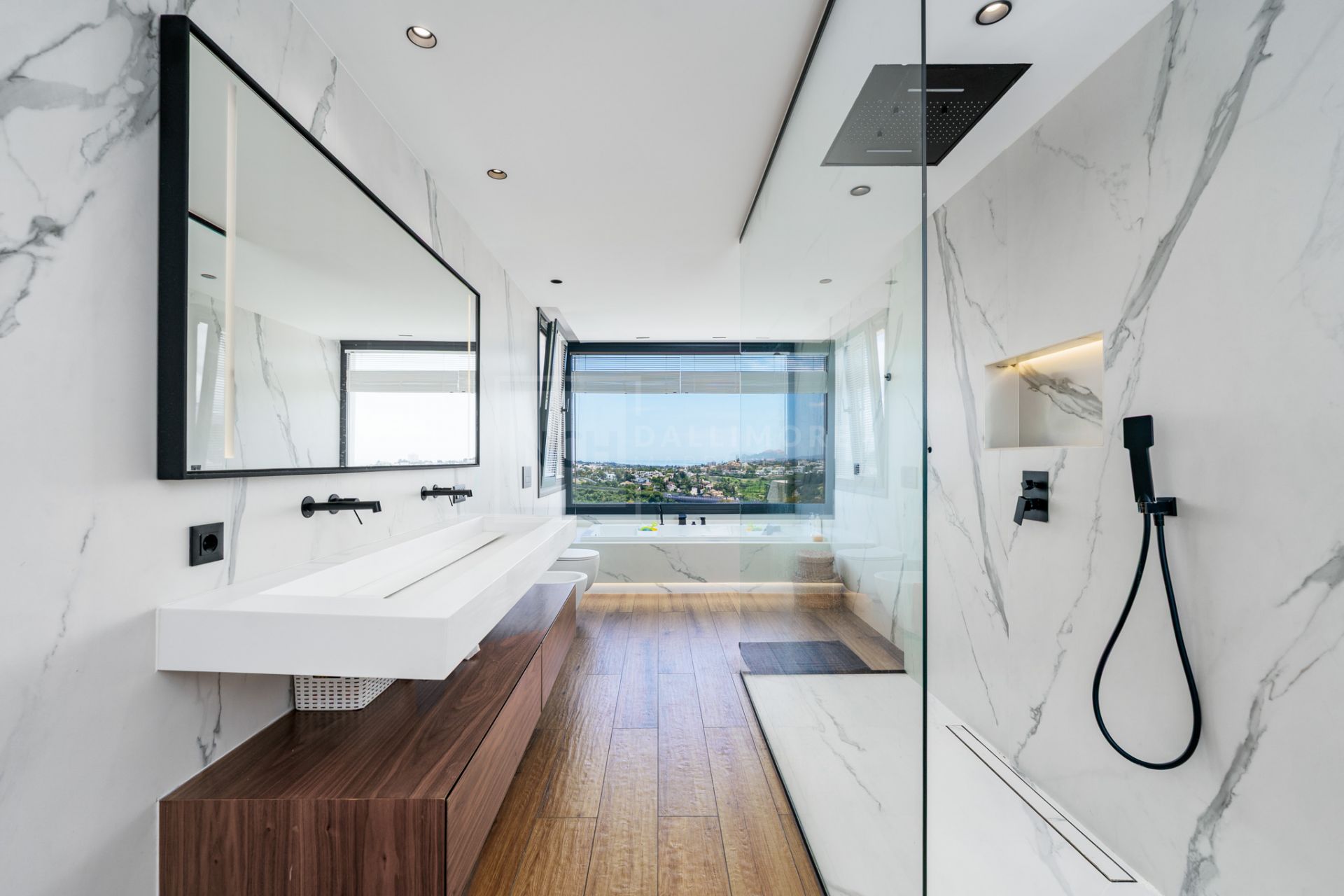 FULLY RENOVATED TOWNHOUSE WITH SPECTACULAR VIEWS