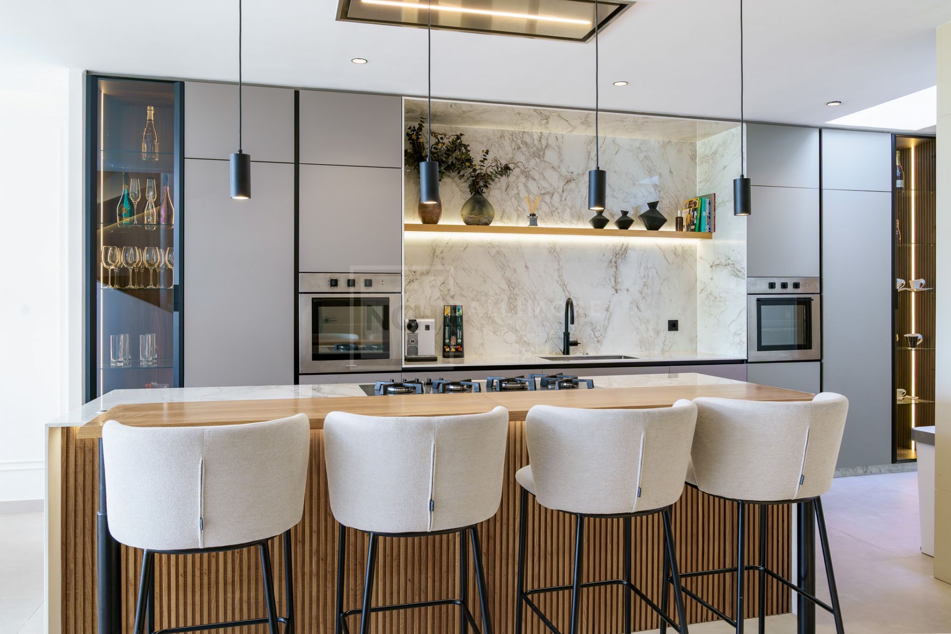 FULLY RENOVATED TOWNHOUSE WITH SPECTACULAR VIEWS