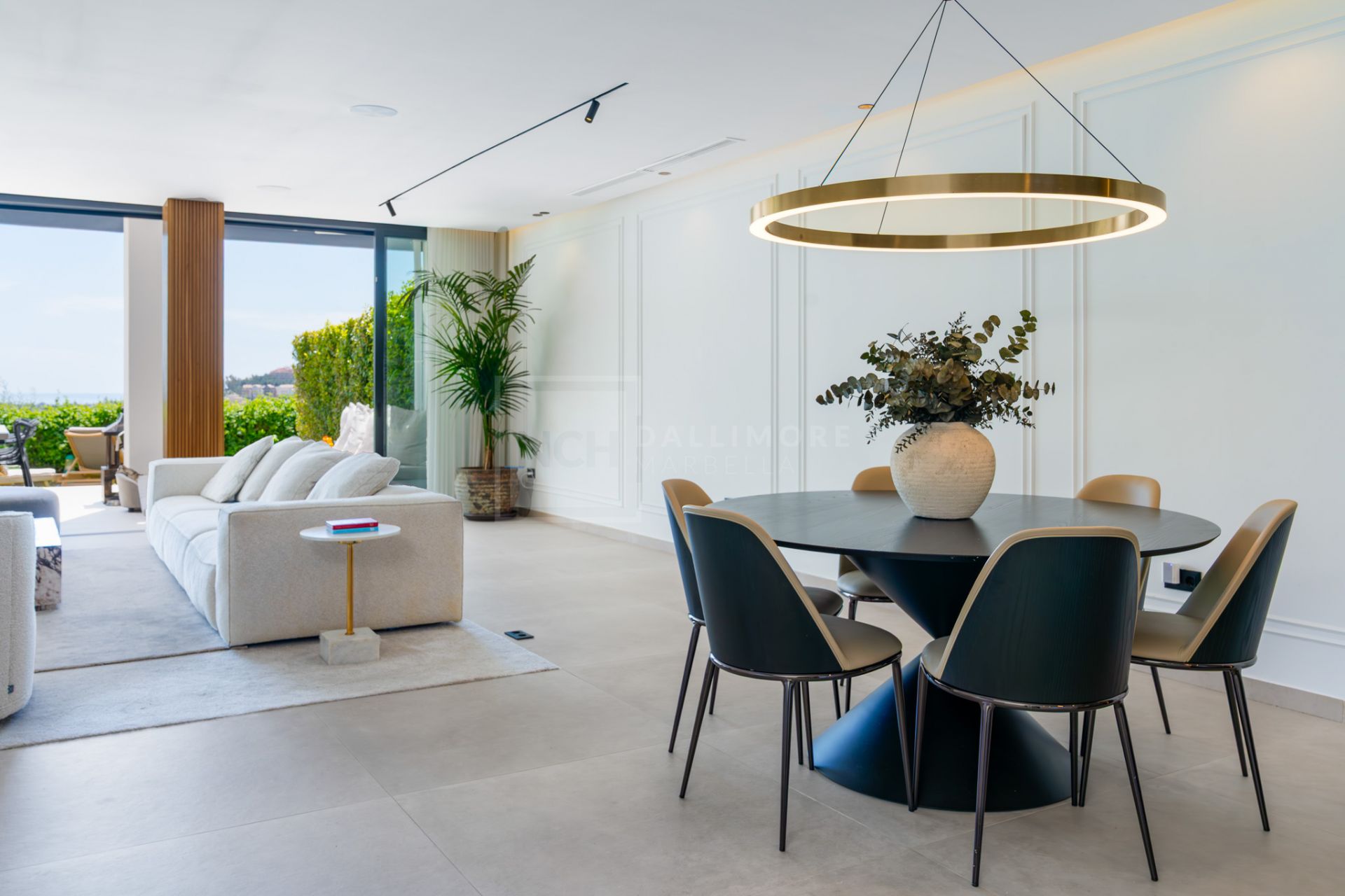 FULLY RENOVATED TOWNHOUSE WITH SPECTACULAR VIEWS
