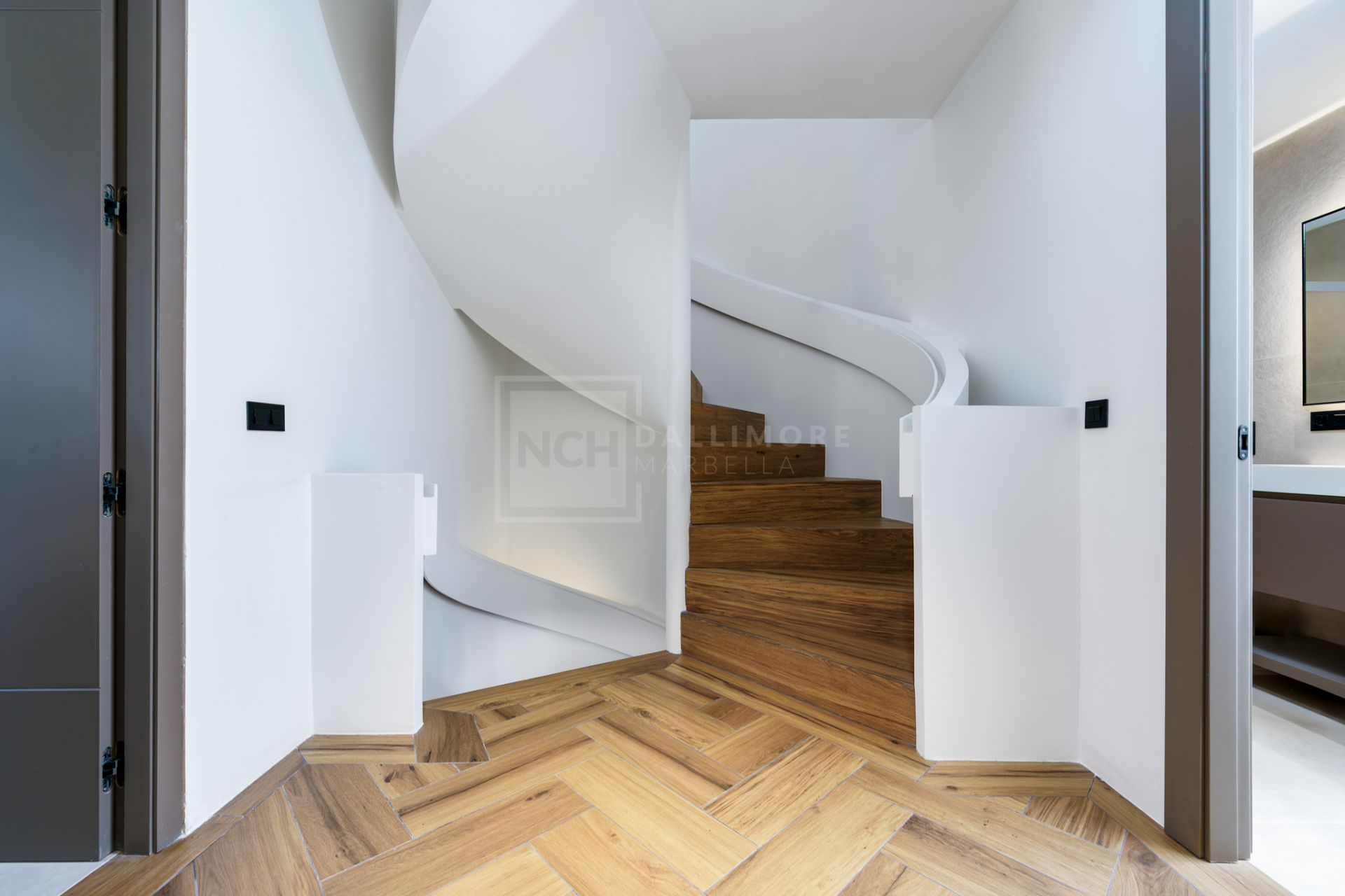 FULLY RENOVATED TOWNHOUSE WITH SPECTACULAR VIEWS