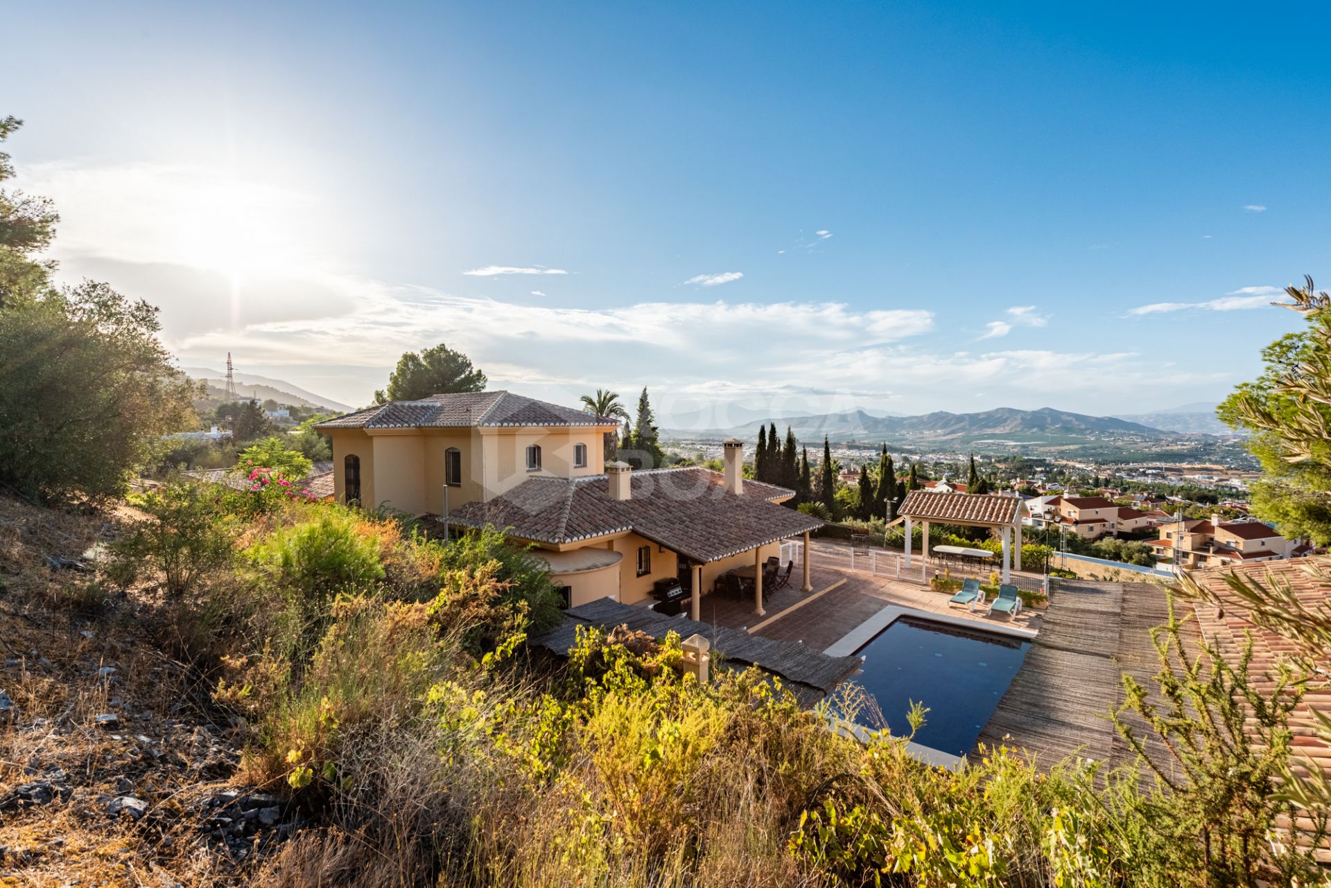 EXCLUSIVE LUXURY ESTATE WITH GUEST HOUSE, GYM, TENNIS COURT AND PANORAMIC VIEWS IN ALHAURÍN DE LA TORRE