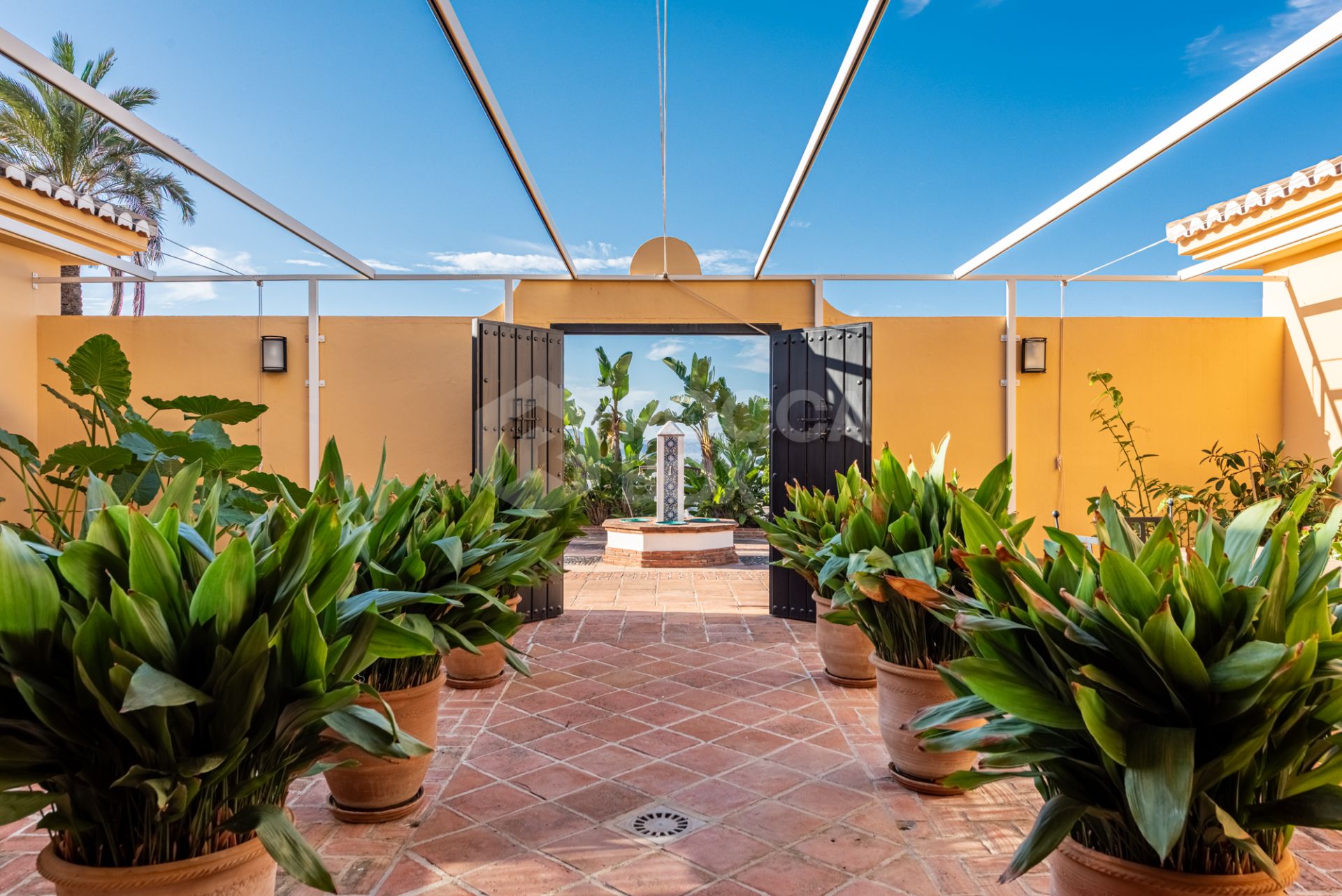 EXCLUSIVE LUXURY ESTATE WITH GUEST HOUSE, GYM, TENNIS COURT AND PANORAMIC VIEWS IN ALHAURÍN DE LA TORRE