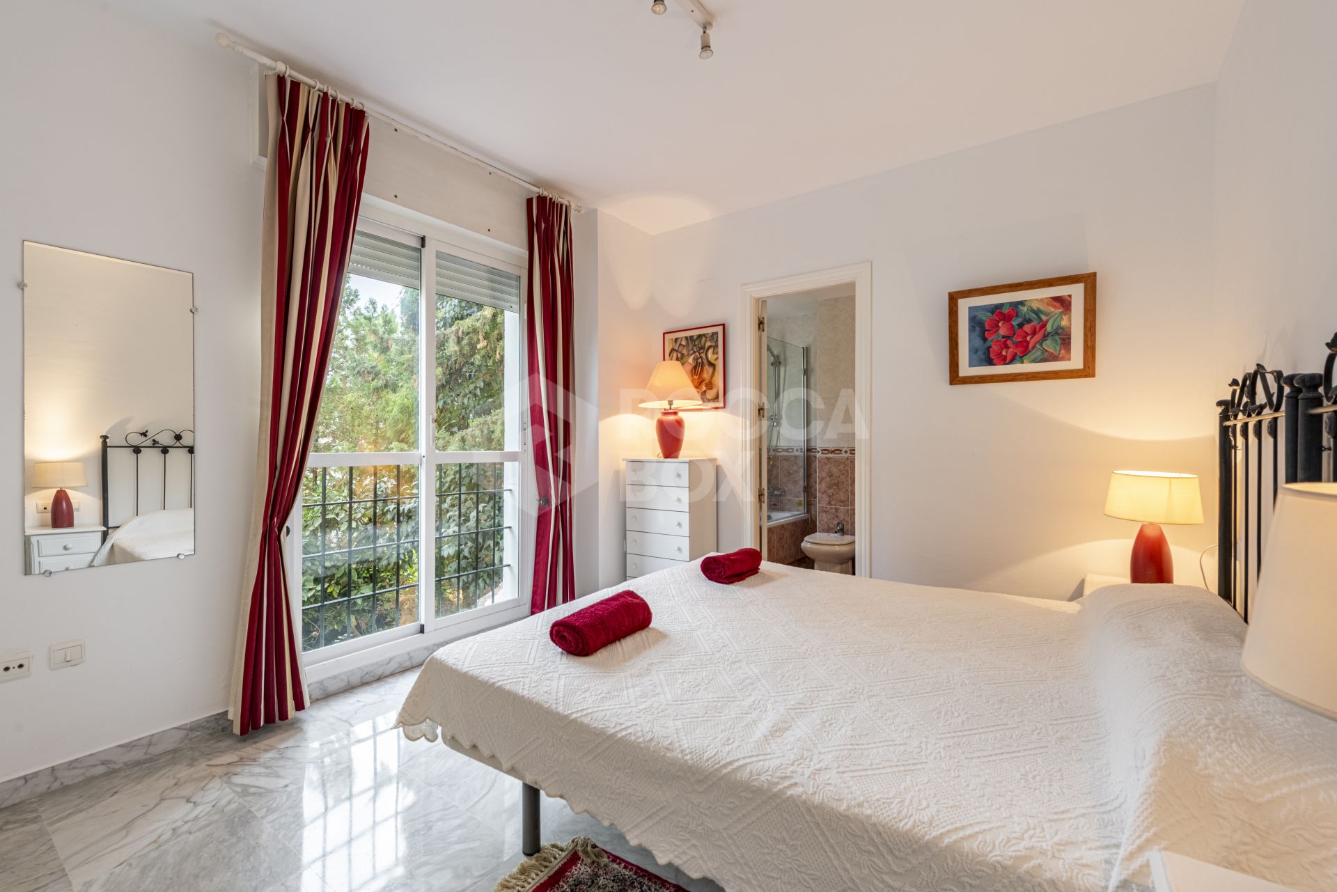 2-BEDROOM APARTMENT IN LORCRIMAR 3, NUEVA ANDALUCÍA – WALKING DISTANCE TO PUERTO BANÚS