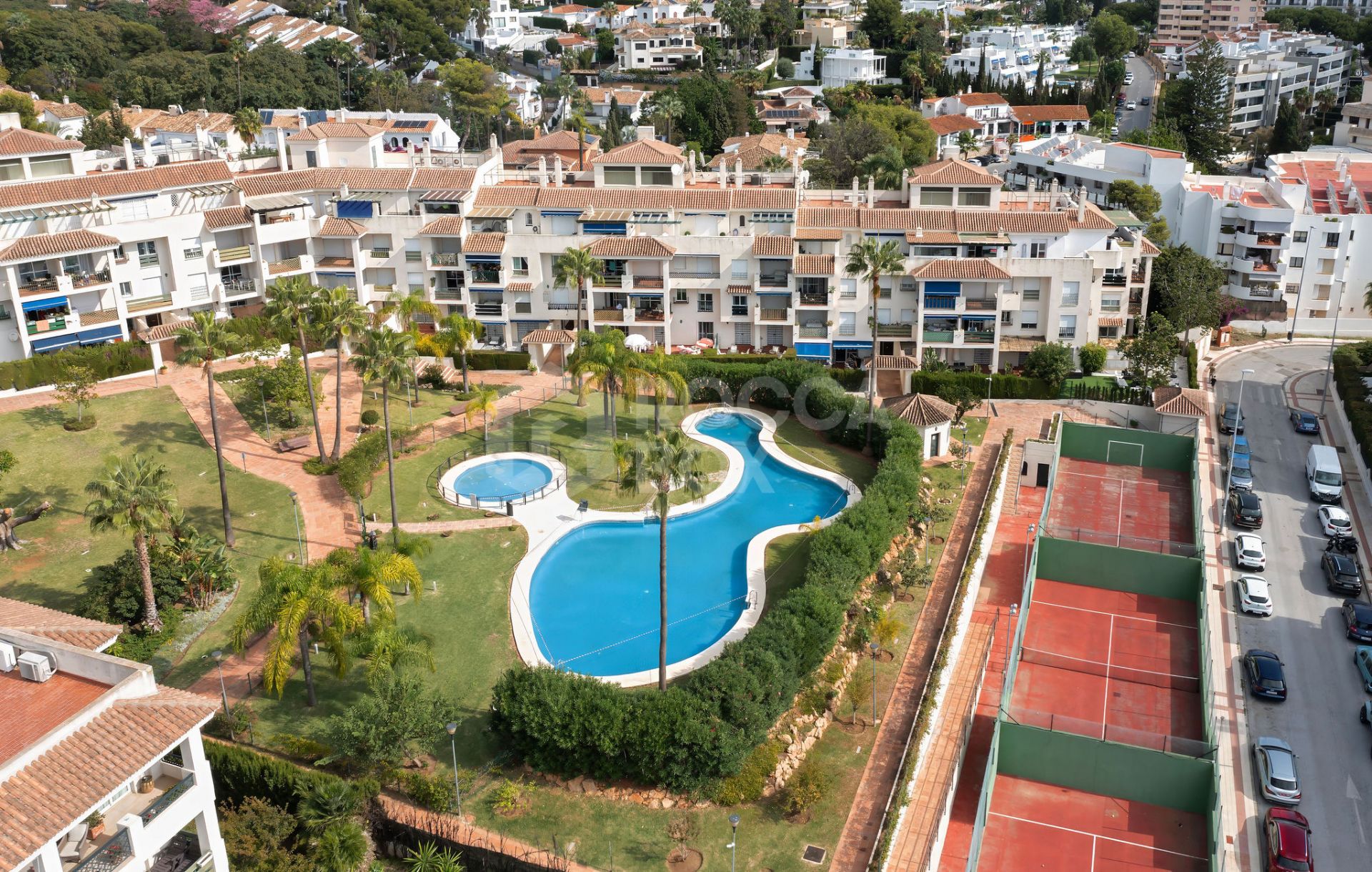 2-BEDROOM APARTMENT IN LORCRIMAR 3, NUEVA ANDALUCÍA – WALKING DISTANCE TO PUERTO BANÚS