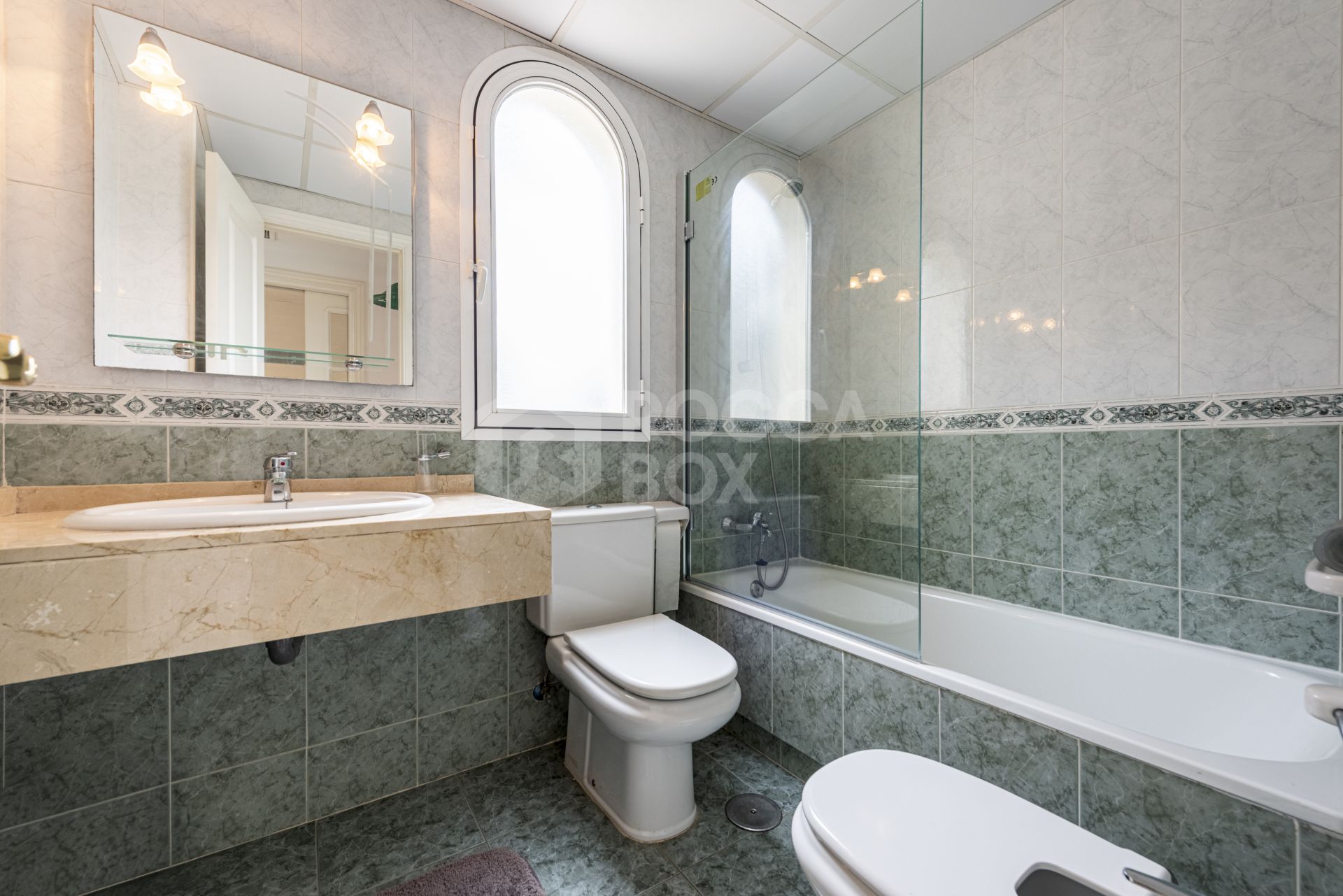 2-BEDROOM APARTMENT IN LORCRIMAR 3, NUEVA ANDALUCÍA – WALKING DISTANCE TO PUERTO BANÚS