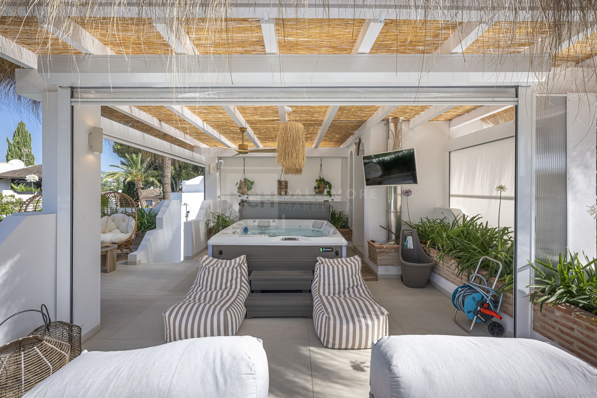 VILLA TOTALMENTE REFORMADA EN ATALAYA DE RÍO VERDE