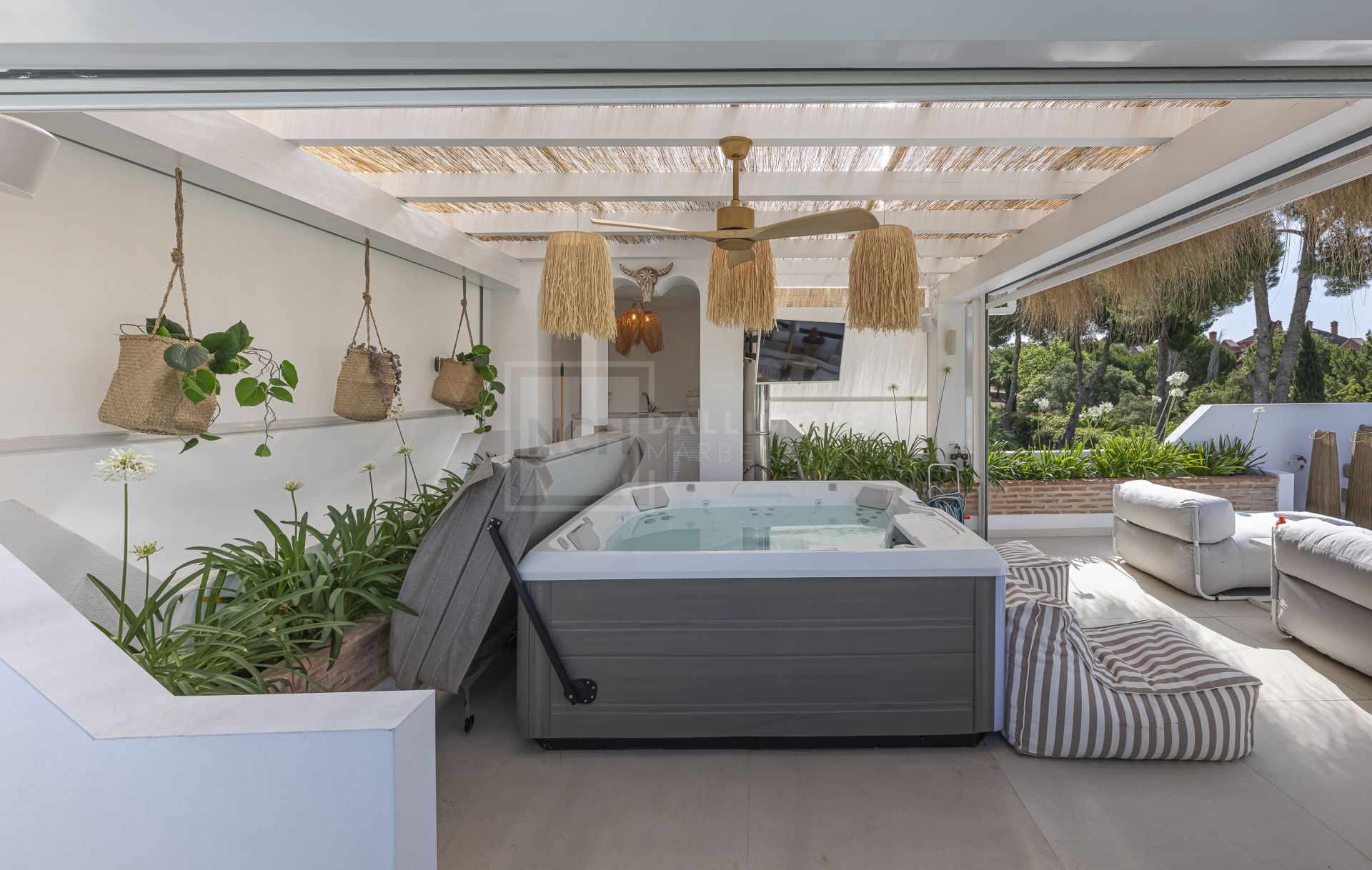 VILLA TOTALMENTE REFORMADA EN ATALAYA DE RÍO VERDE