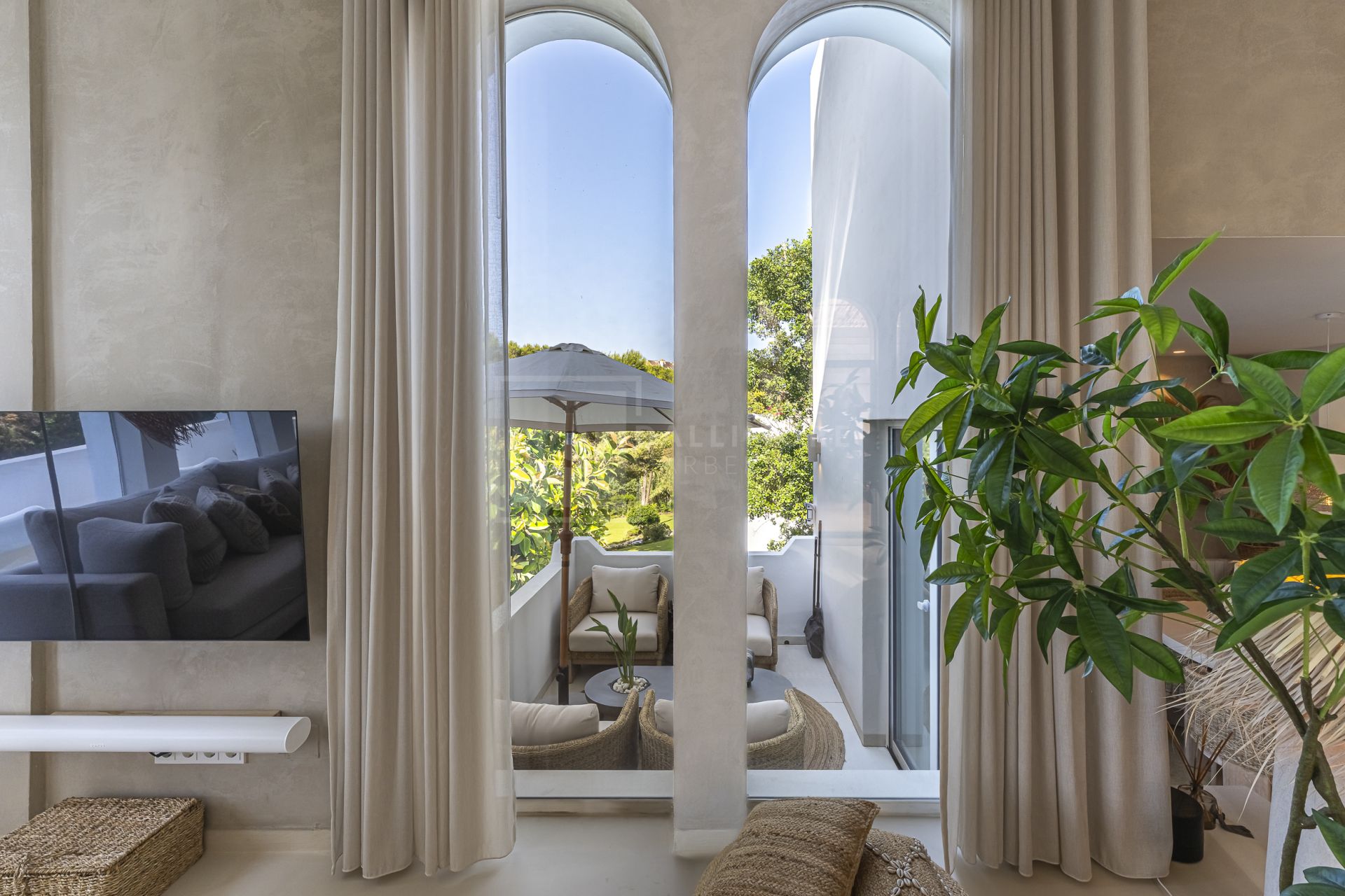 VILLA TOTALMENTE REFORMADA EN ATALAYA DE RÍO VERDE