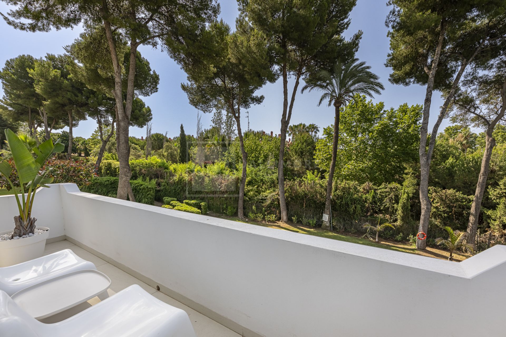 VILLA TOTALMENTE REFORMADA EN ATALAYA DE RÍO VERDE