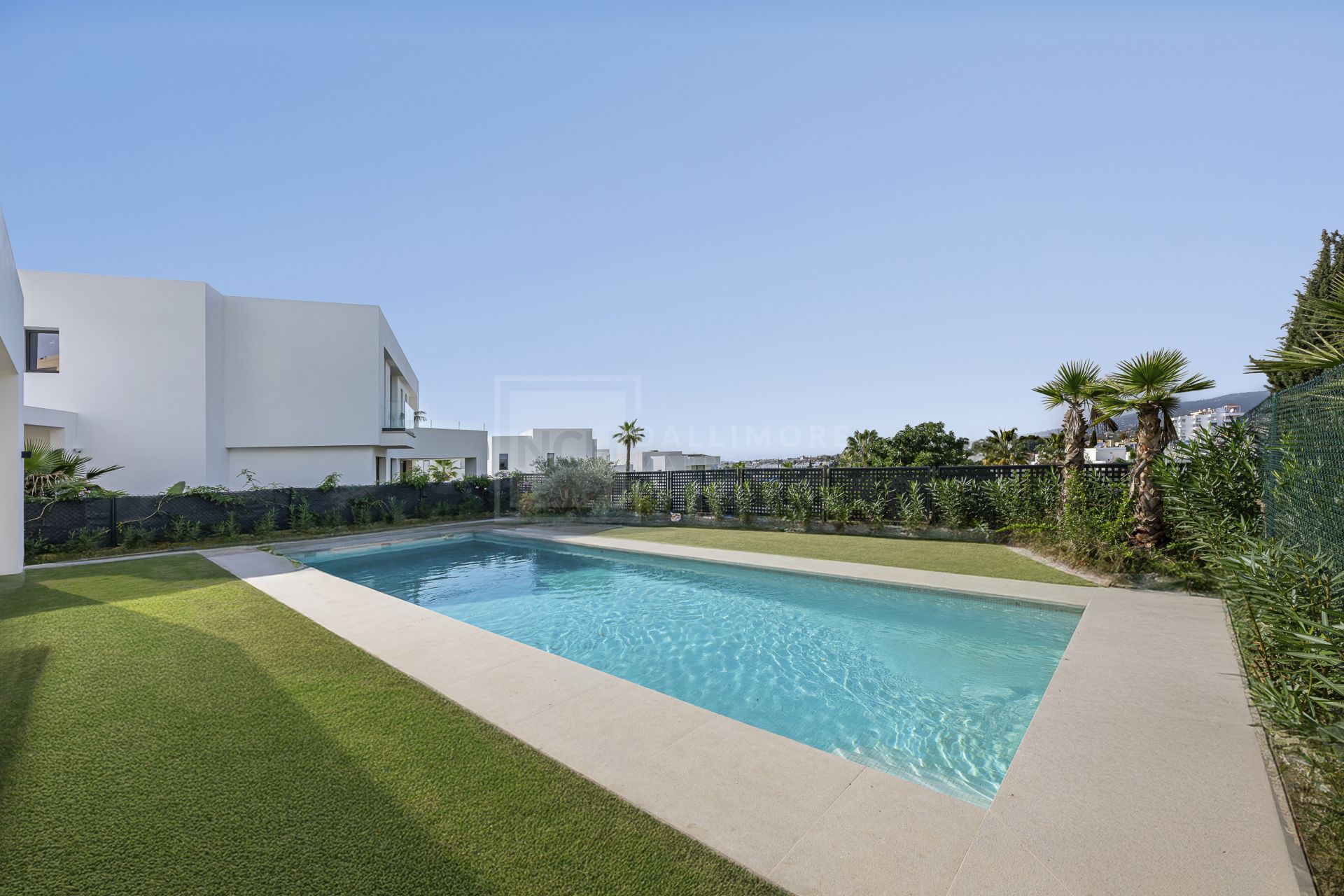 Modern 4-Bedroom Villa in Gated Community in Marbella East
