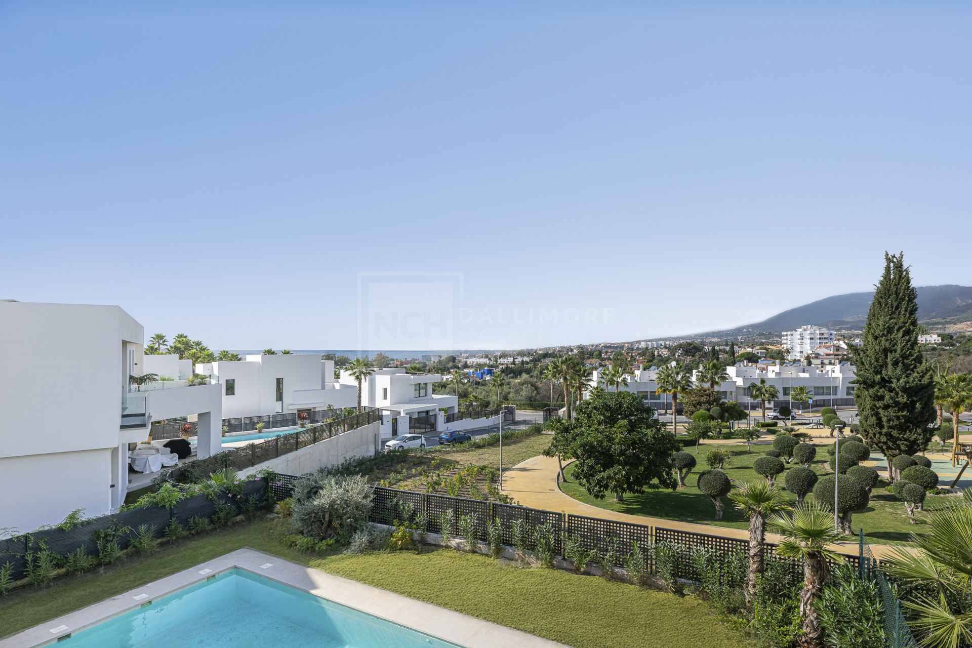 Modern 4-Bedroom Villa in Gated Community in Marbella East