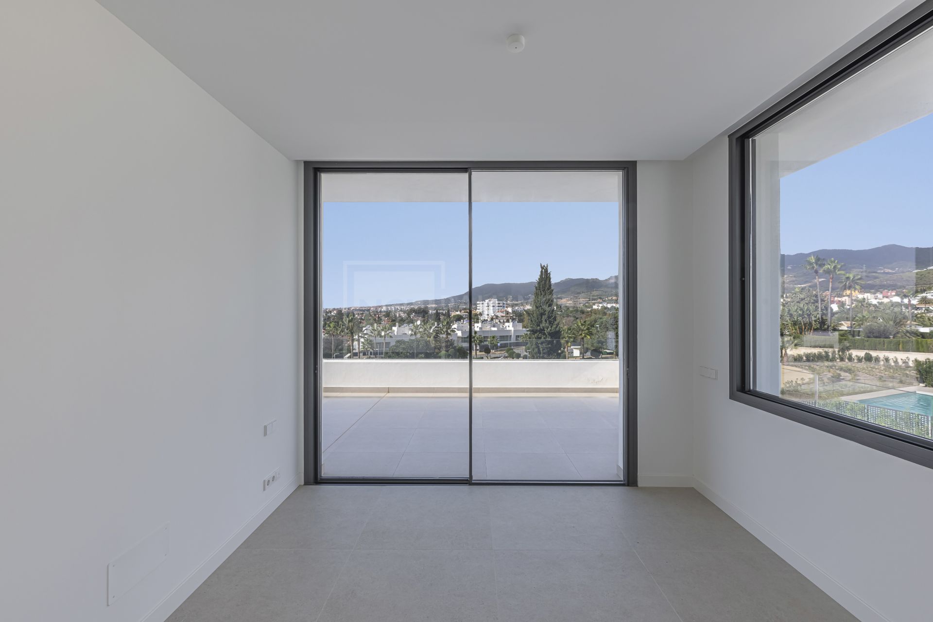 Modern 4-Bedroom Villa in Gated Community in Marbella East