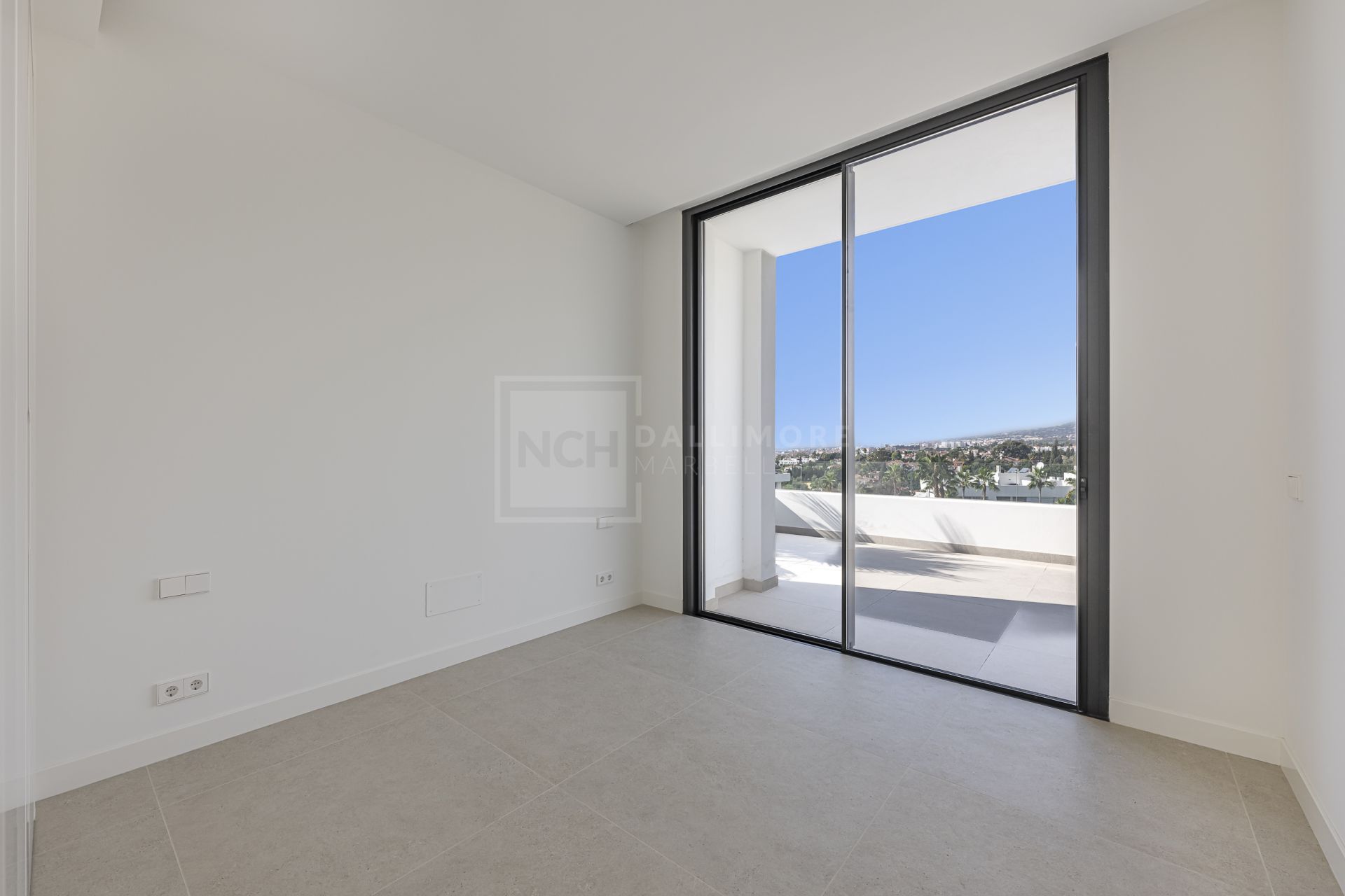 Modern 4-Bedroom Villa in Gated Community in Marbella East