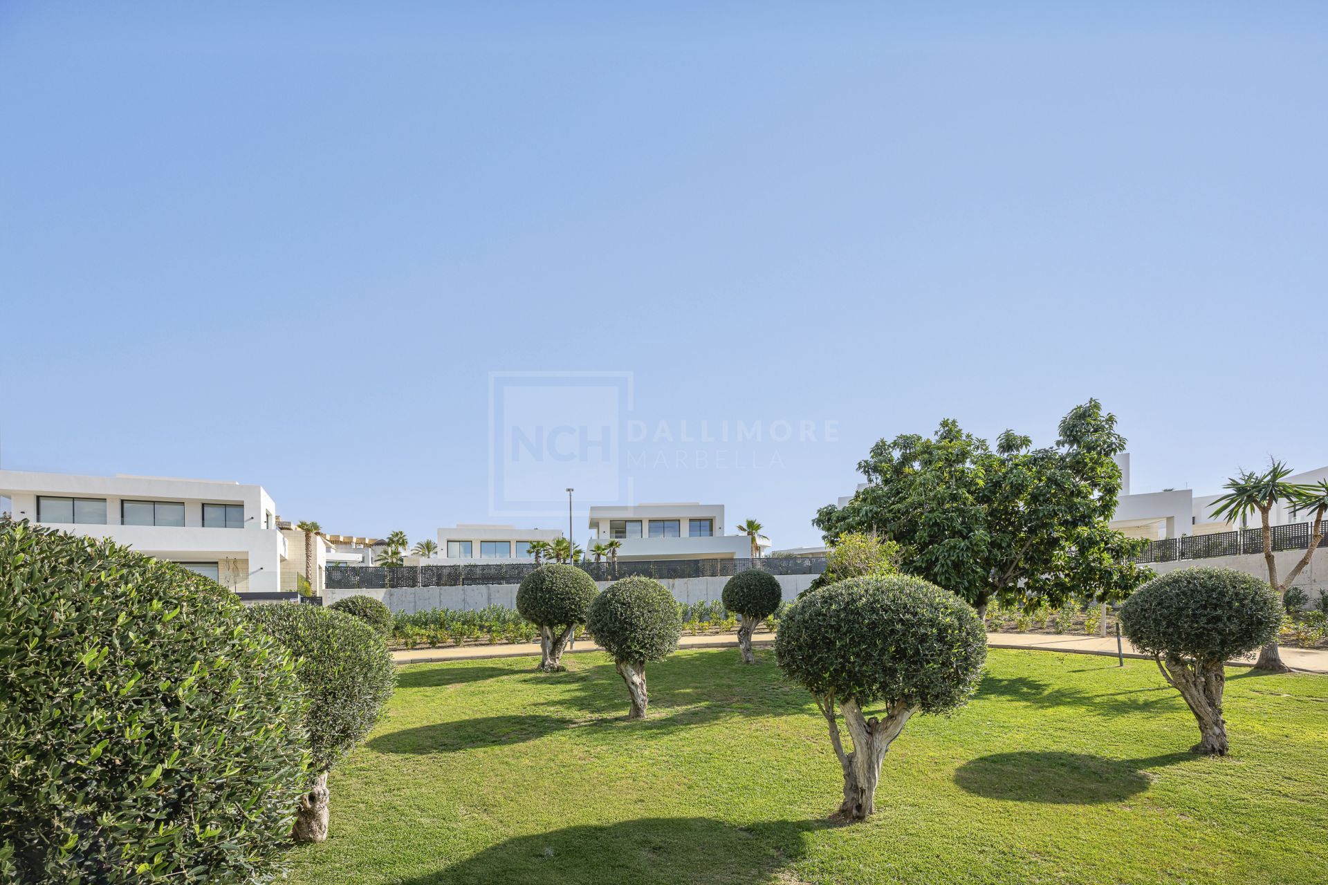 Modern 4-Bedroom Villa in Gated Community in Marbella East