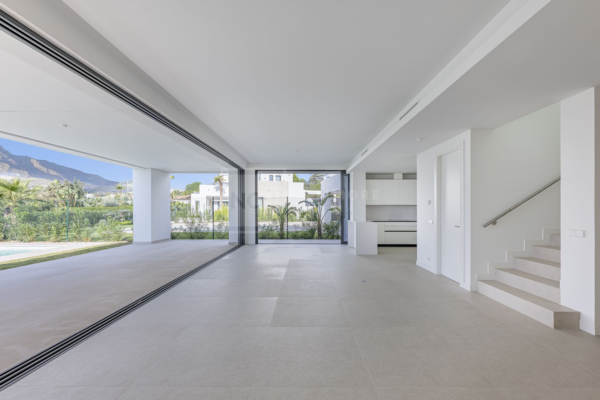 Modern 4-Bedroom Villa in Gated Community in Marbella East