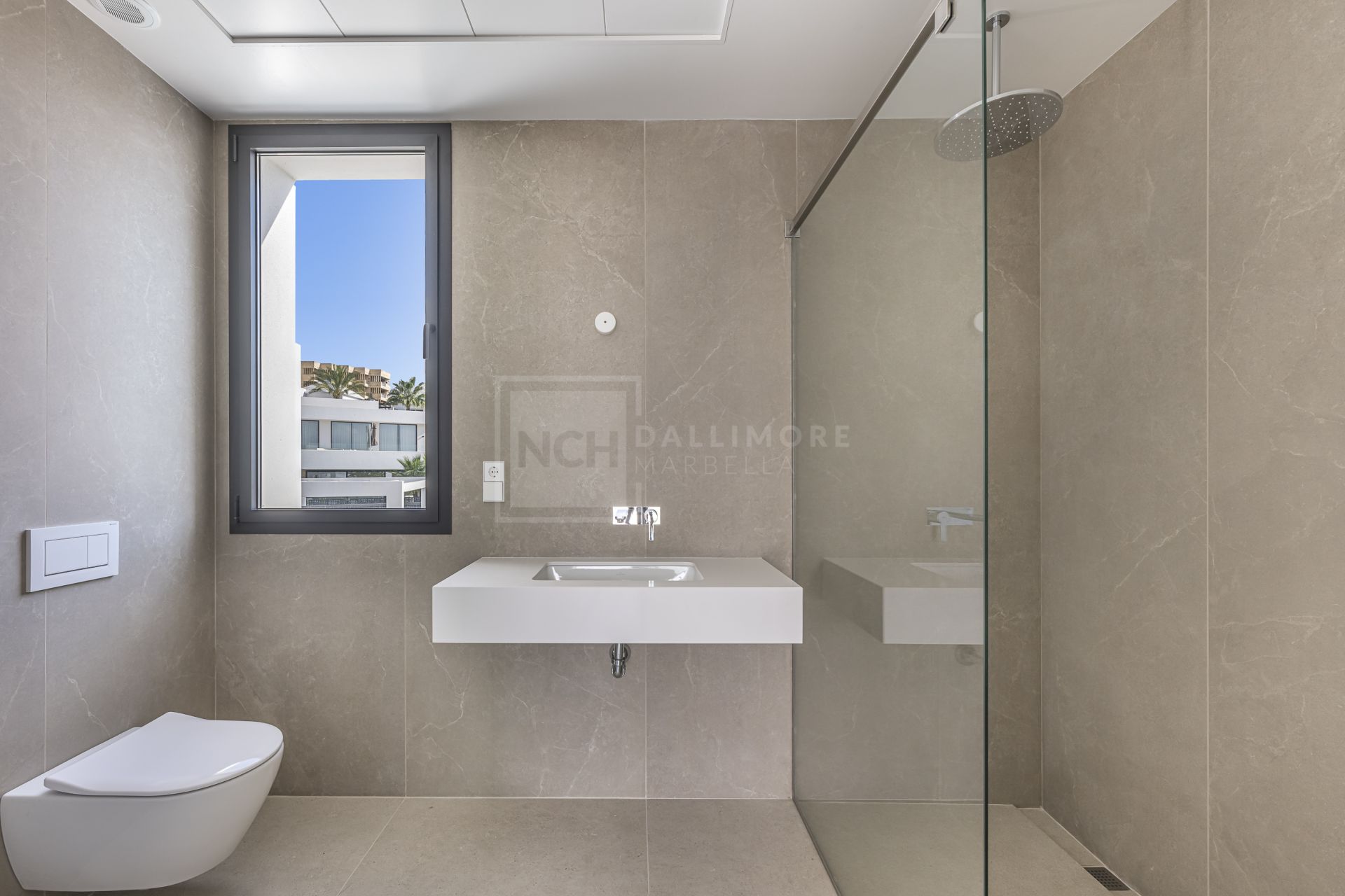 Modern 4-Bedroom Villa in Gated Community in Marbella East