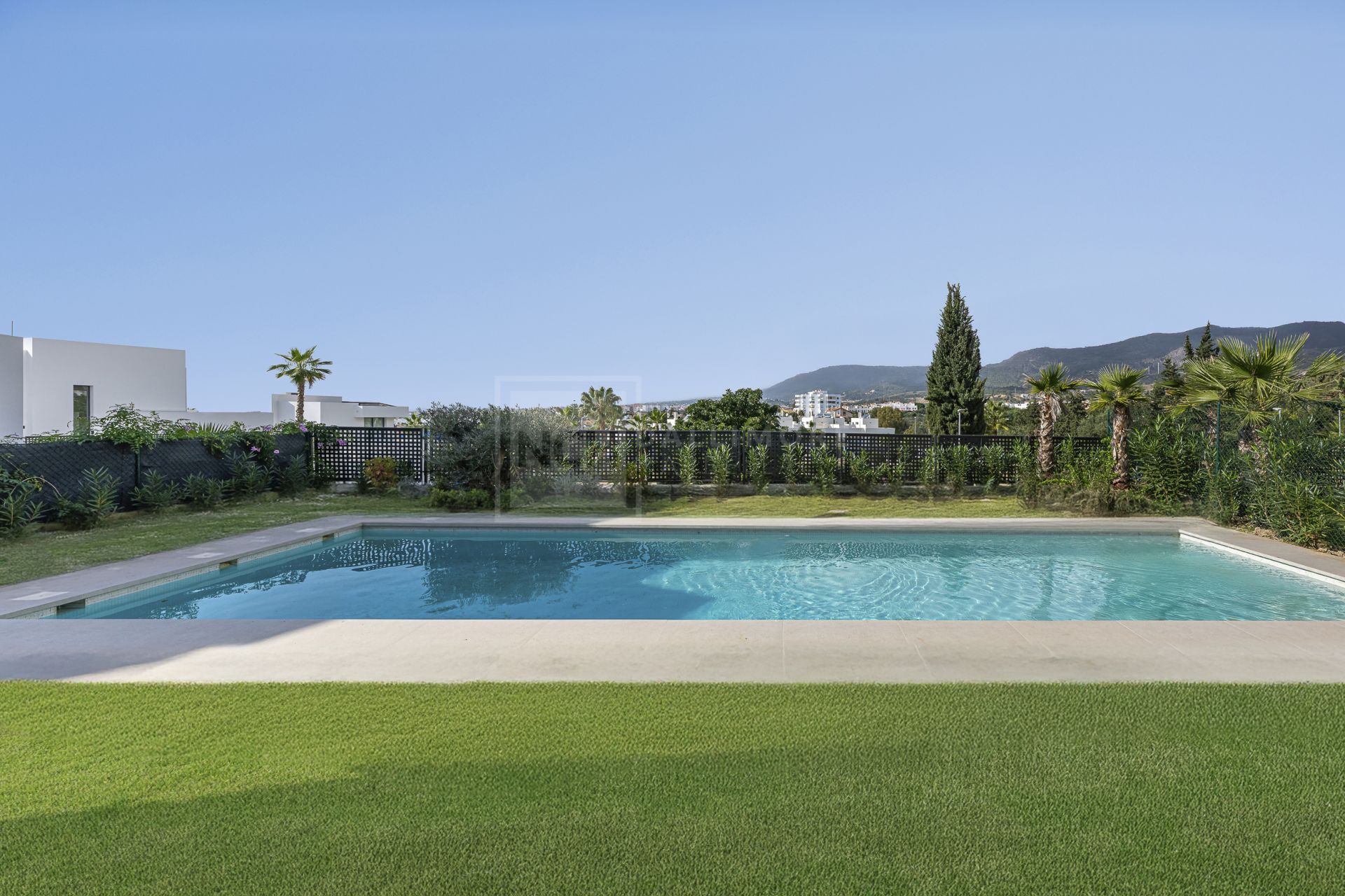 Modern 4-Bedroom Villa in Gated Community in Marbella East