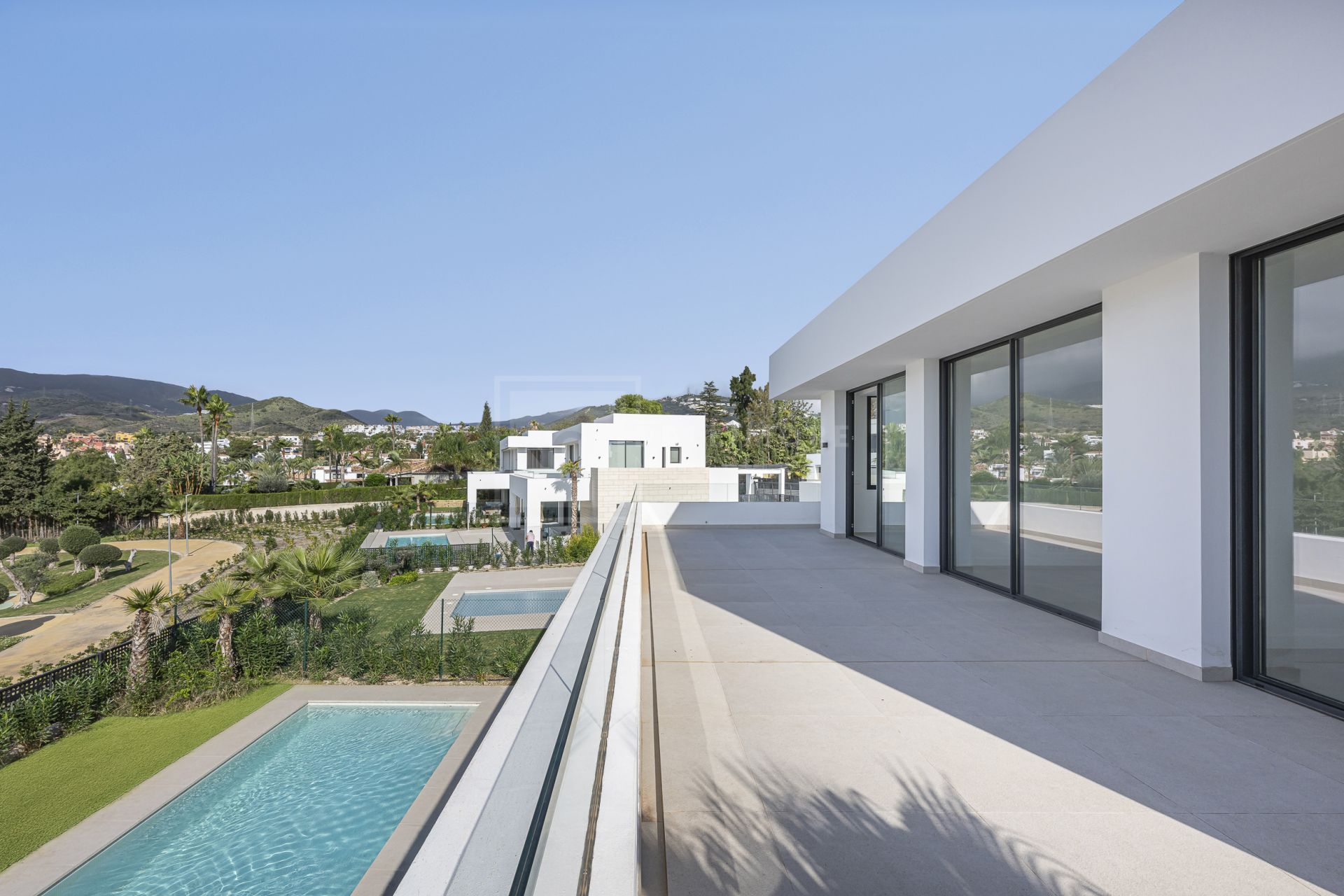Modern 4-Bedroom Villa in Gated Community in Marbella East