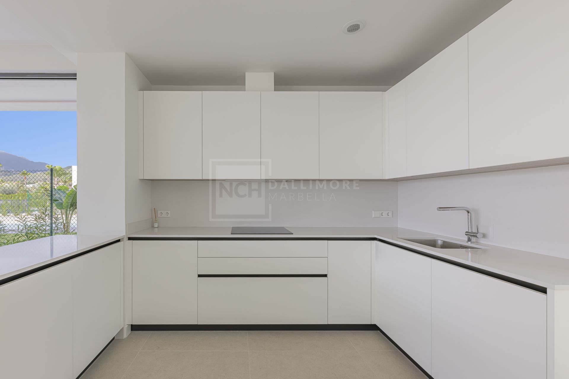Modern 4-Bedroom Villa in Gated Community in Marbella East