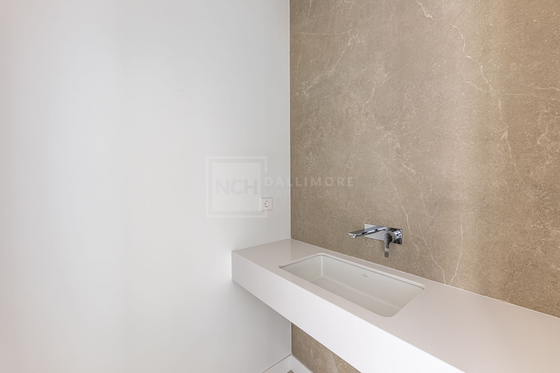 Modern 4-Bedroom Villa in Gated Community in Marbella East
