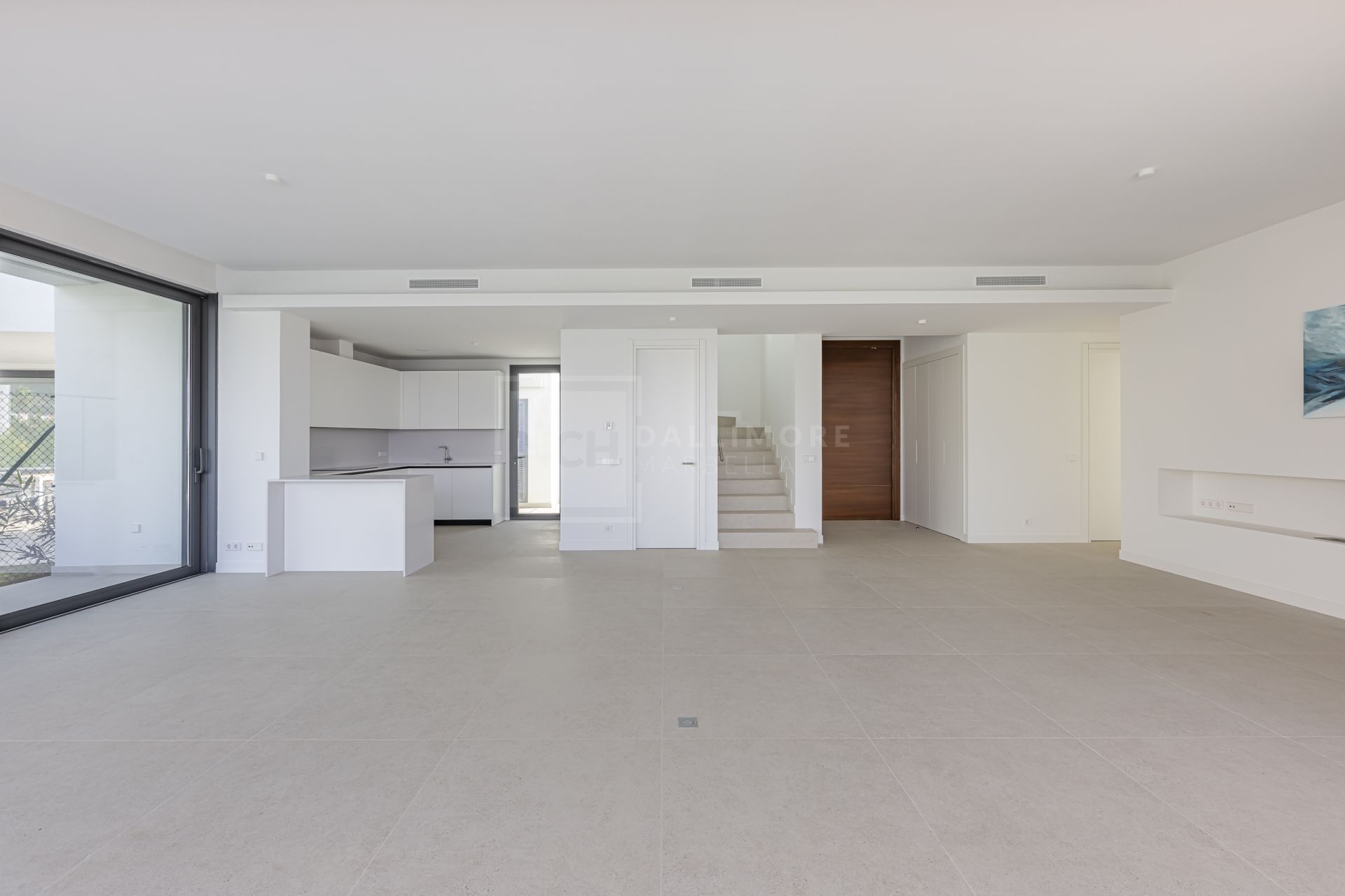 Modern 4-Bedroom Villa in Gated Community in Marbella East