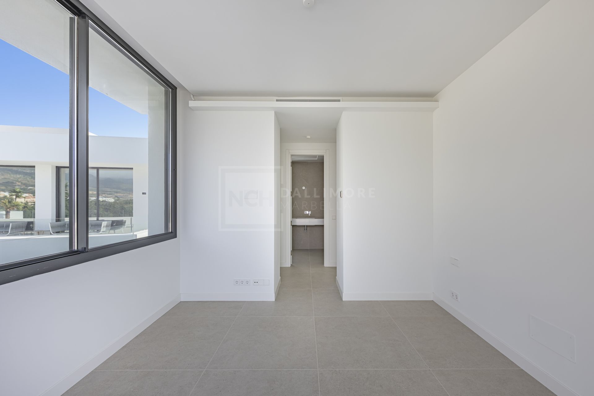 Modern 4-Bedroom Villa in Gated Community in Marbella East