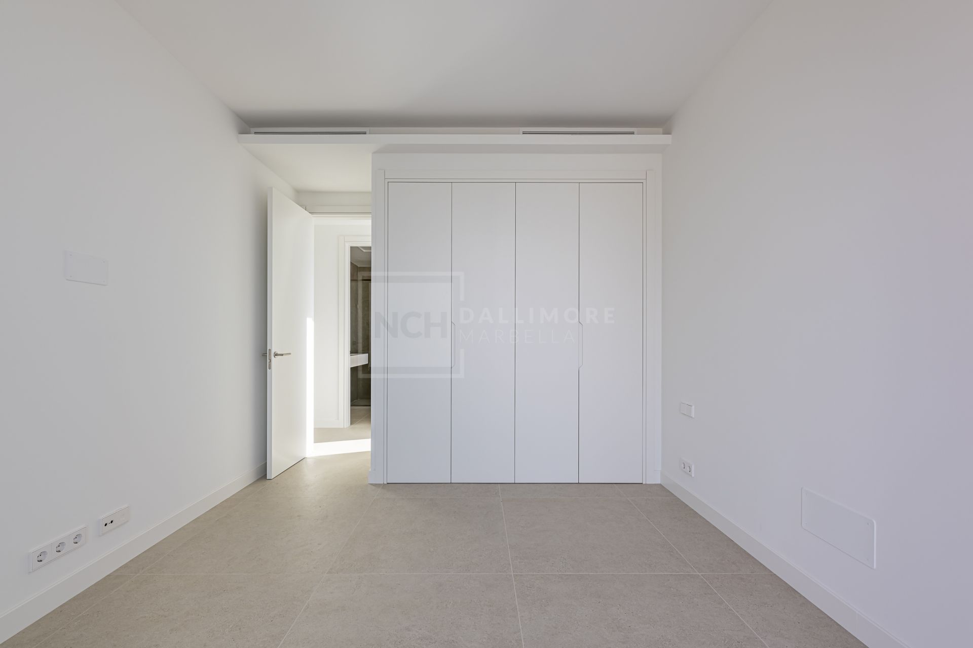 Modern 4-Bedroom Villa in Gated Community in Marbella East