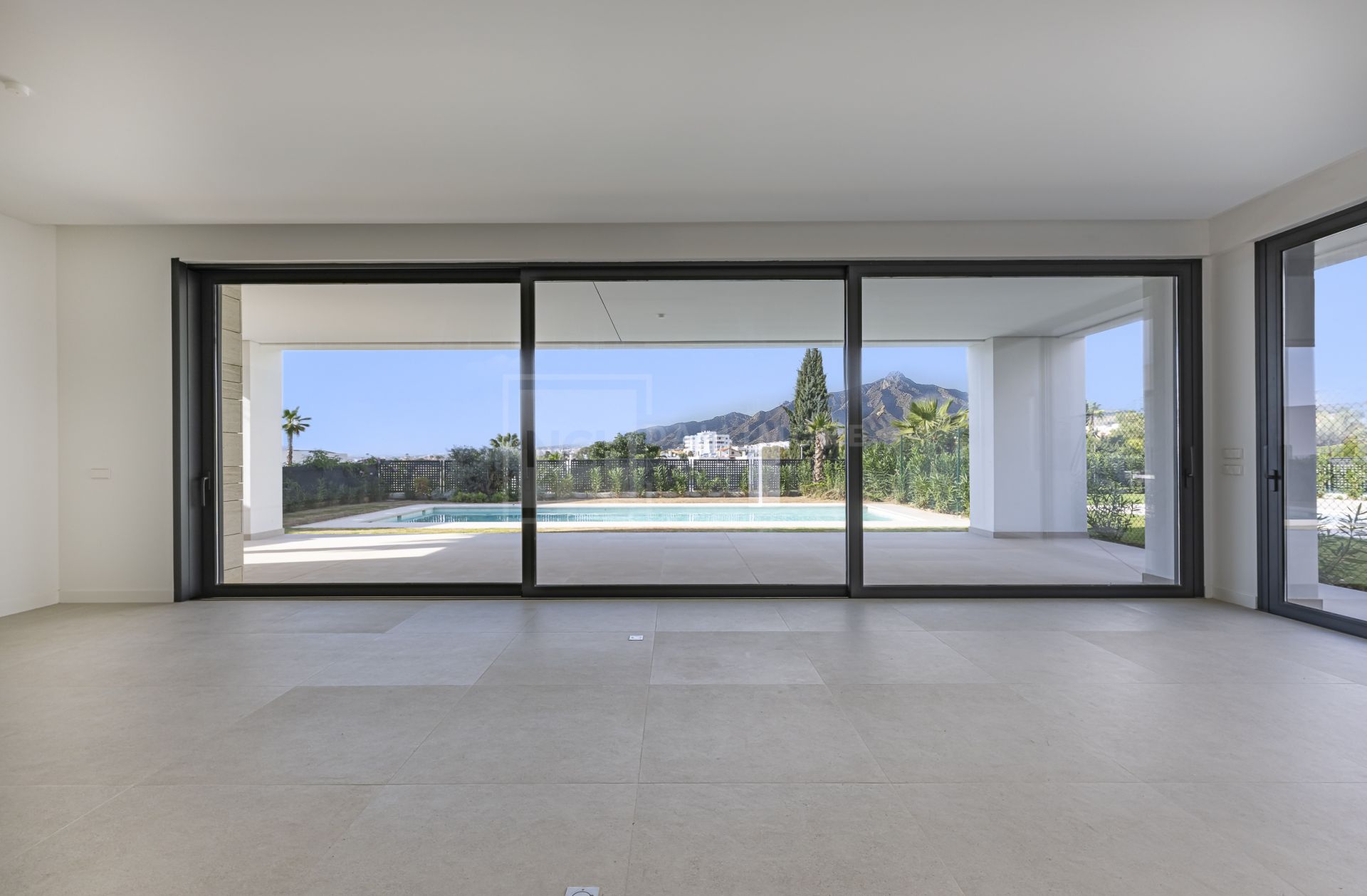 Modern 4-Bedroom Villa in Gated Community in Marbella East