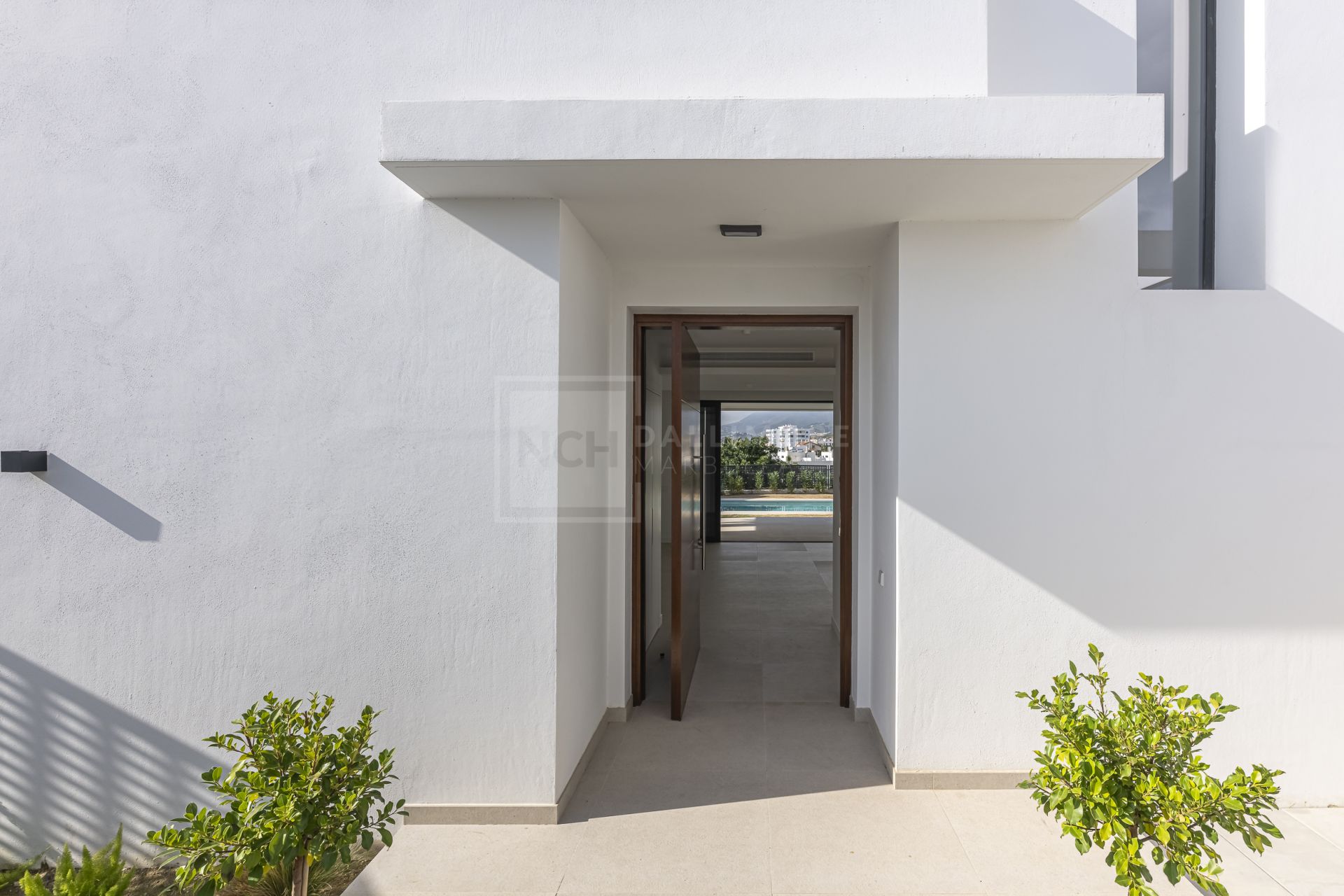 Modern 4-Bedroom Villa in Gated Community in Marbella East