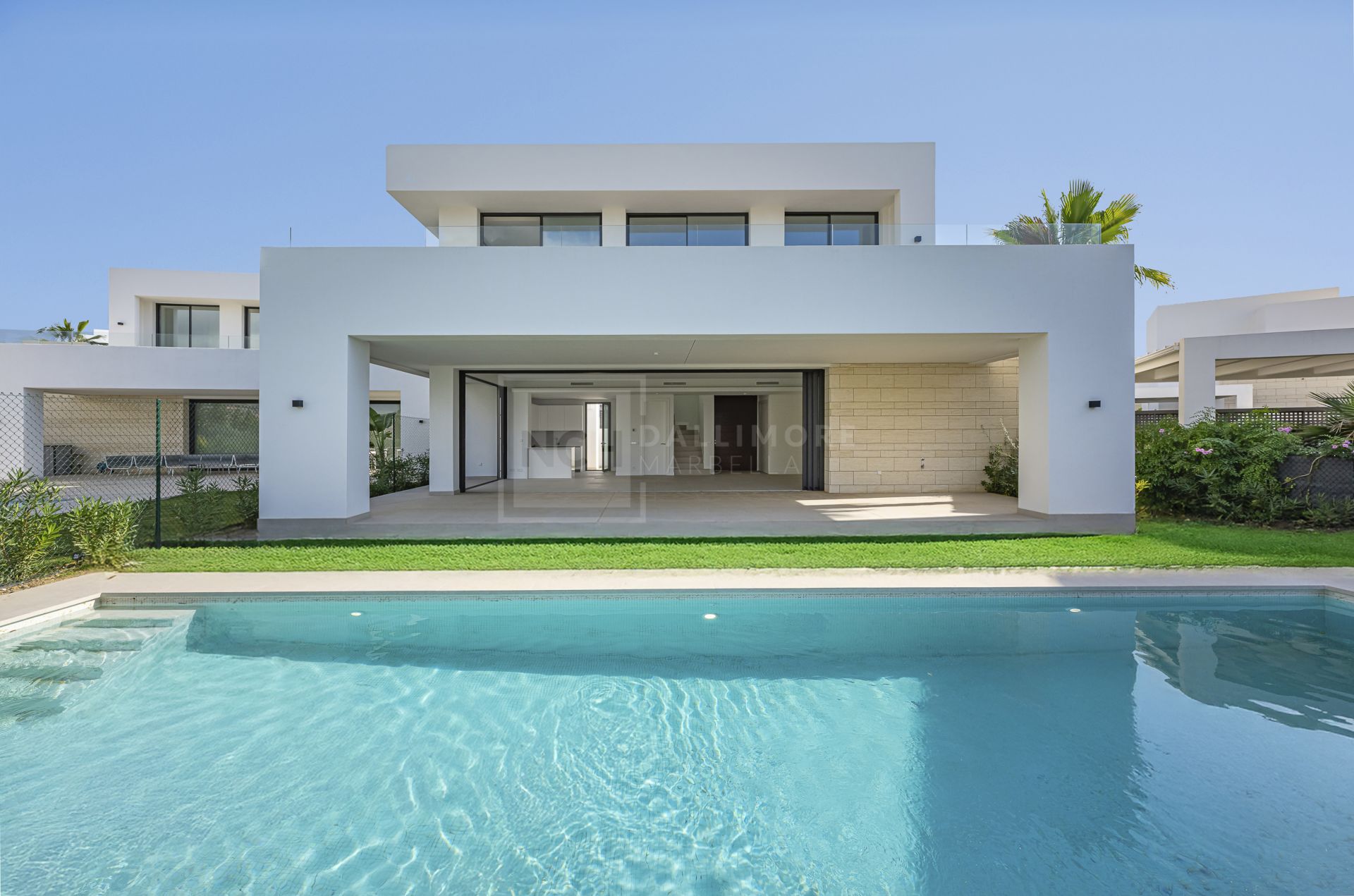 Modern 4-Bedroom Villa in Gated Community in Marbella East