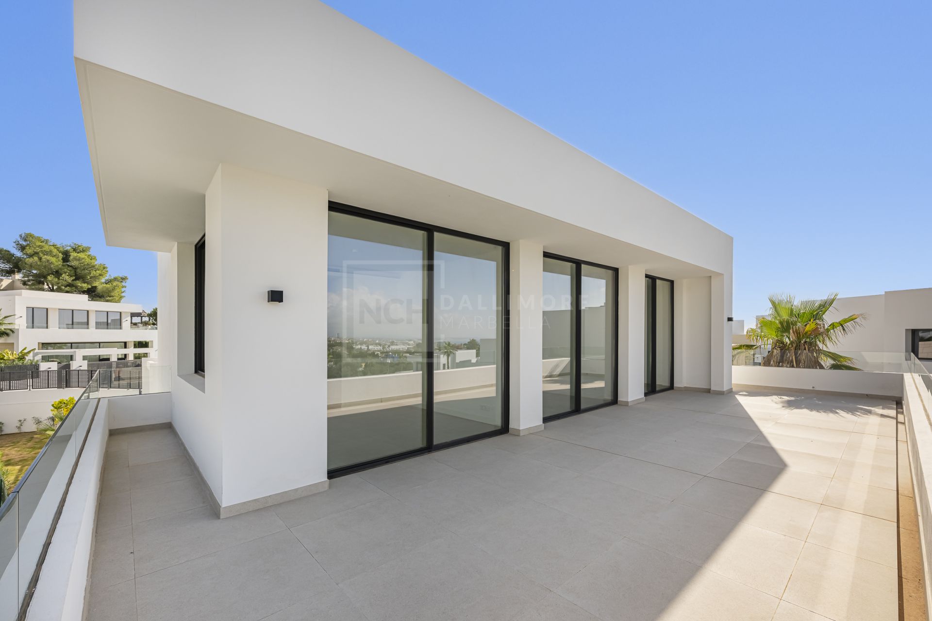 Modern 4-Bedroom Villa in Gated Community in Marbella East
