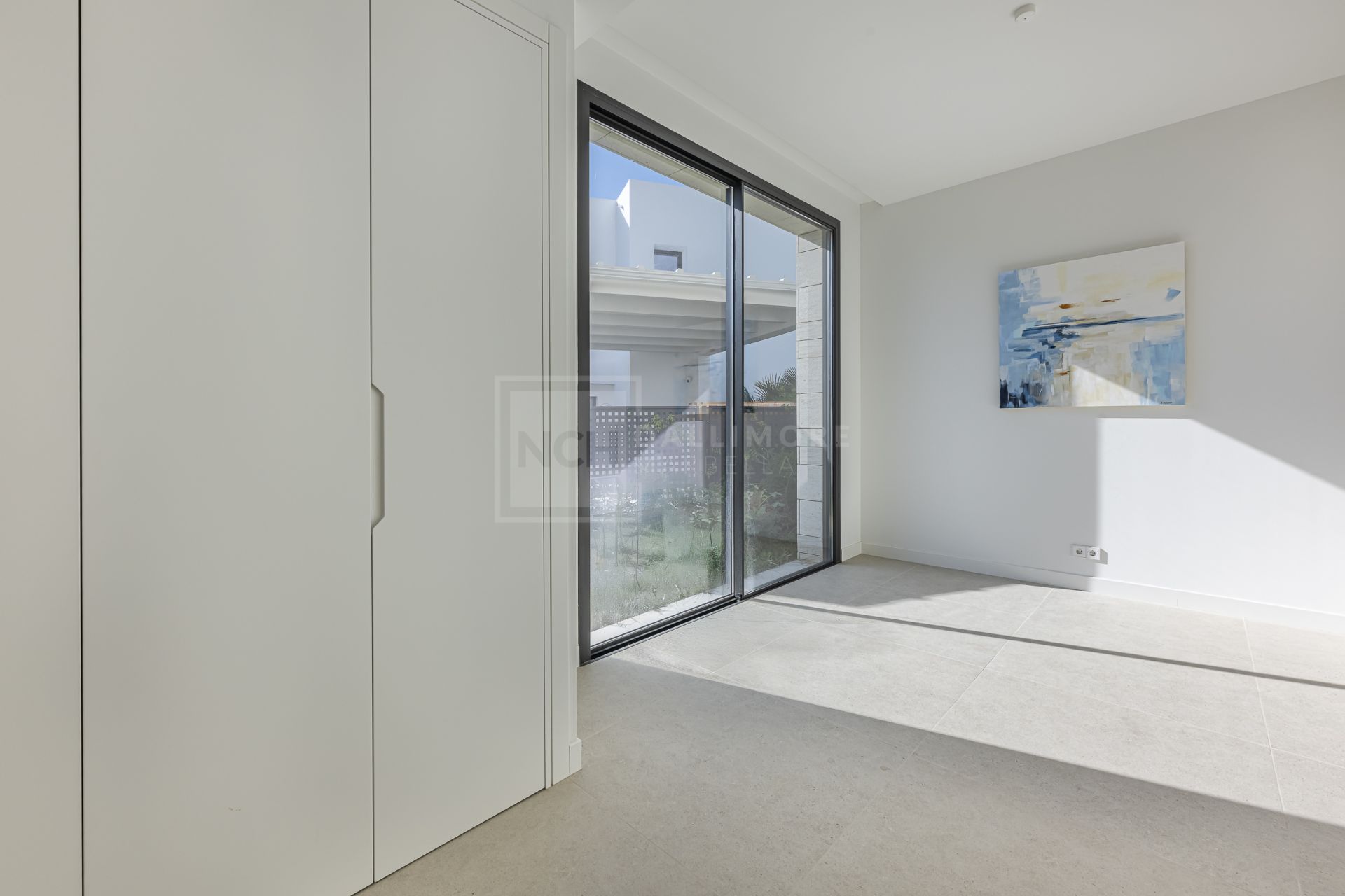Modern 4-Bedroom Villa in Gated Community in Marbella East
