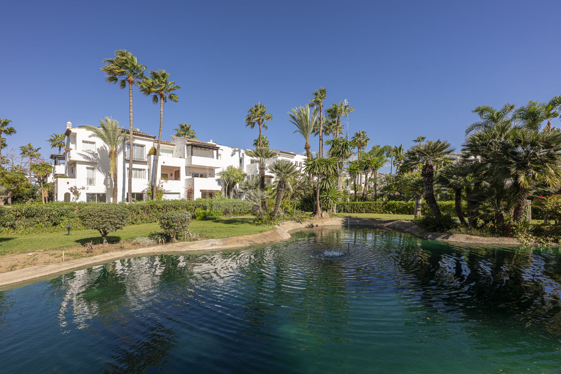 Apartamento en Primera Línea de Playa en la Nueva Milla de Oro