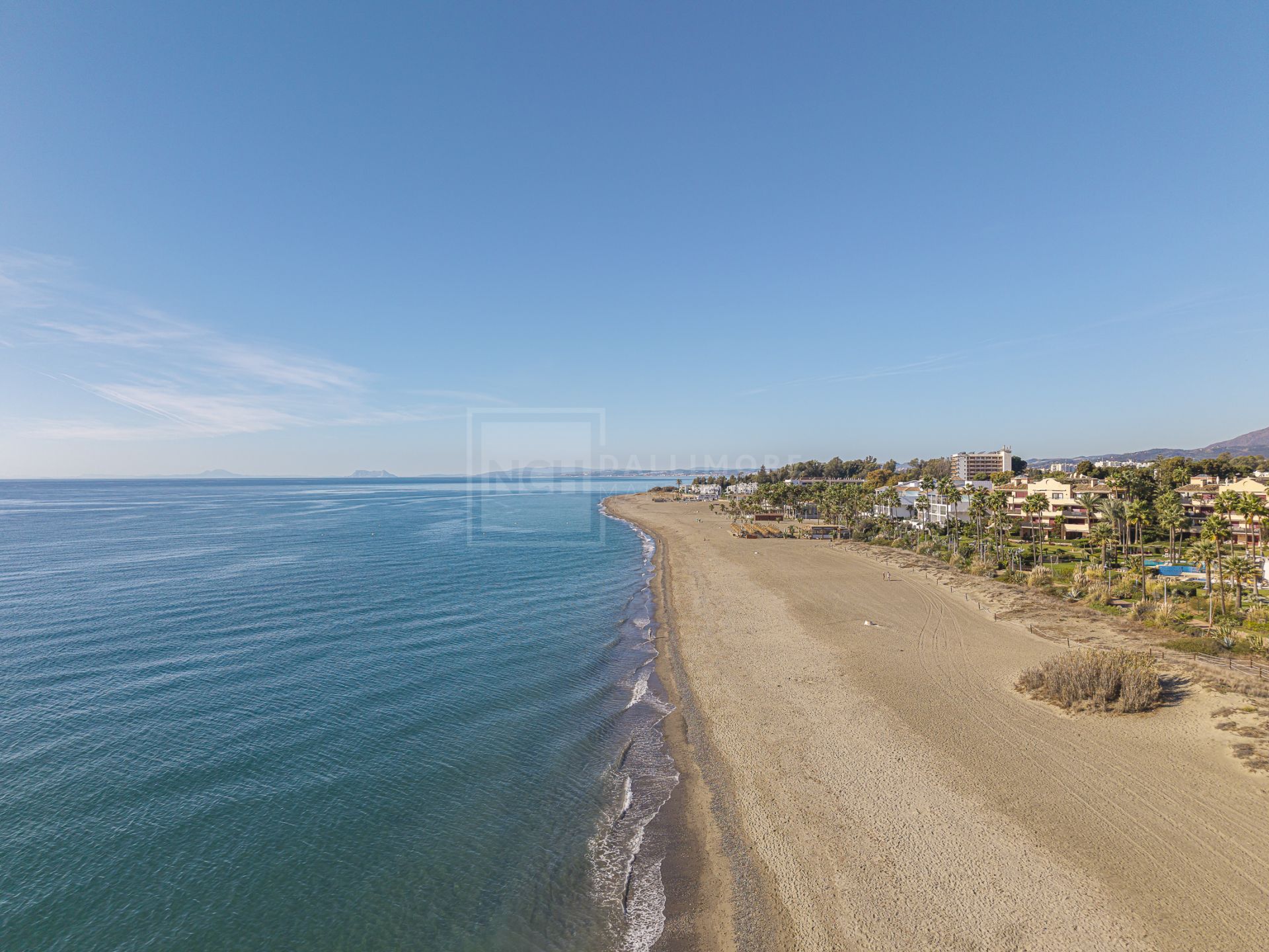 Apartamento en Primera Línea de Playa en la Nueva Milla de Oro