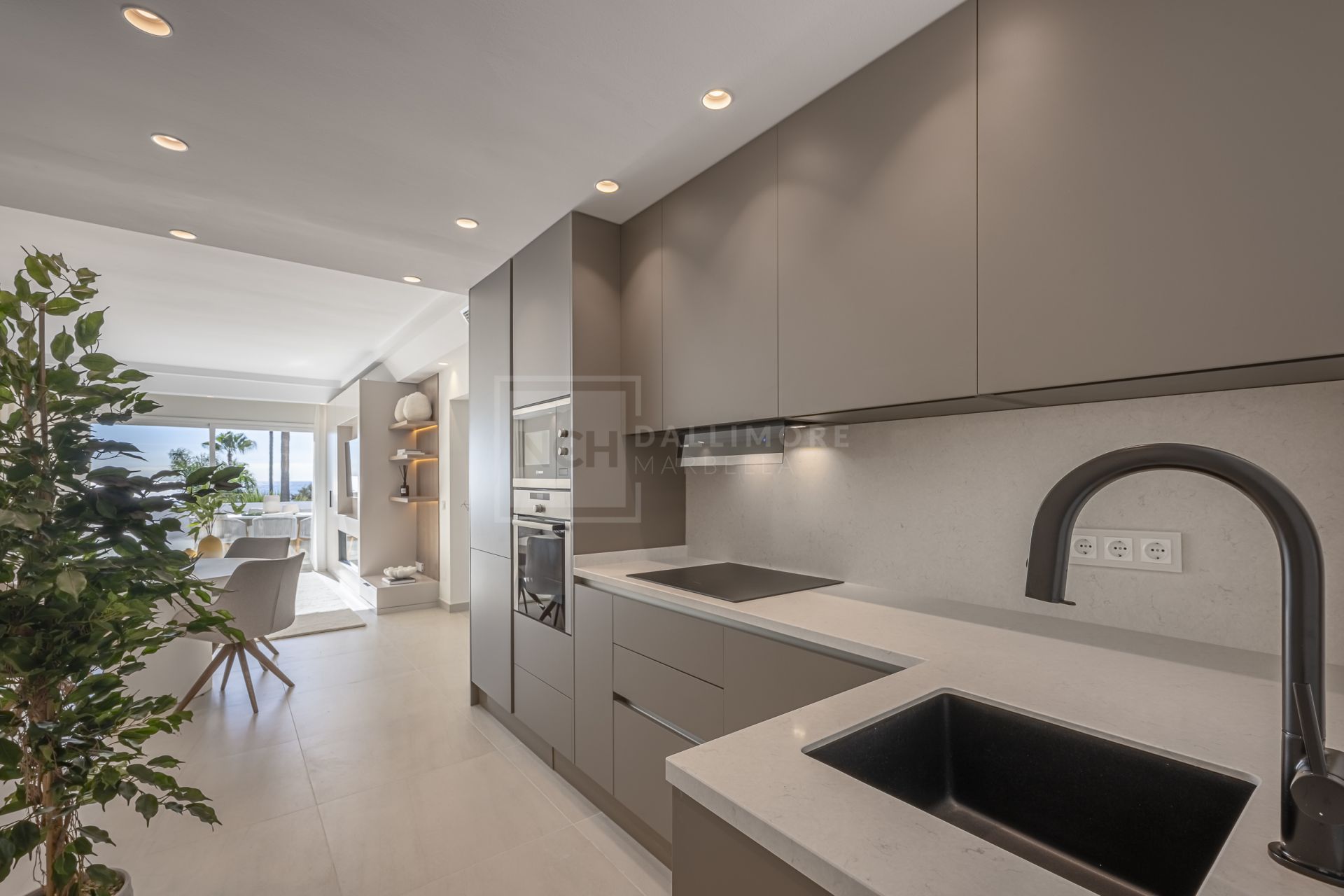 Apartamento en Primera Línea de Playa en la Nueva Milla de Oro