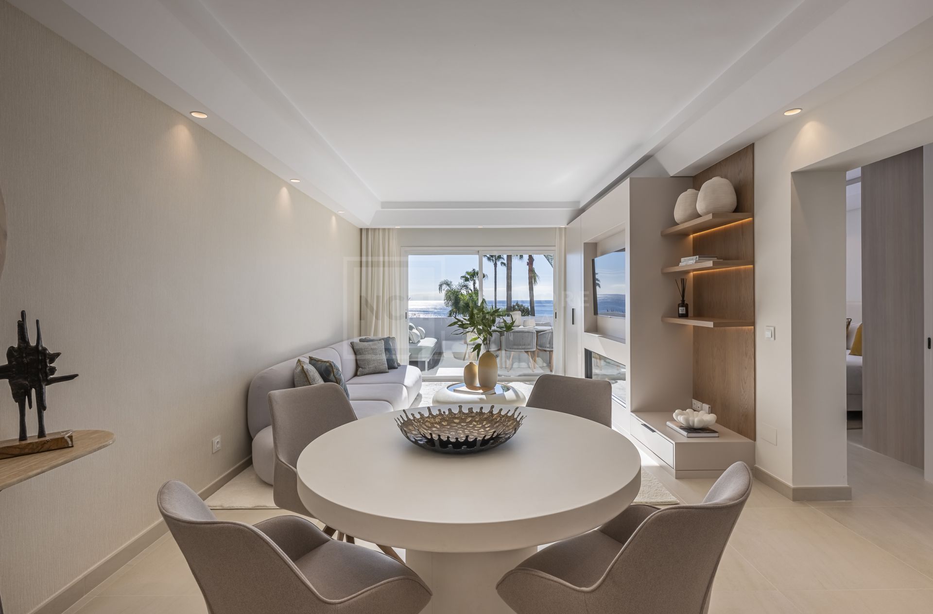 Apartamento en Primera Línea de Playa en la Nueva Milla de Oro