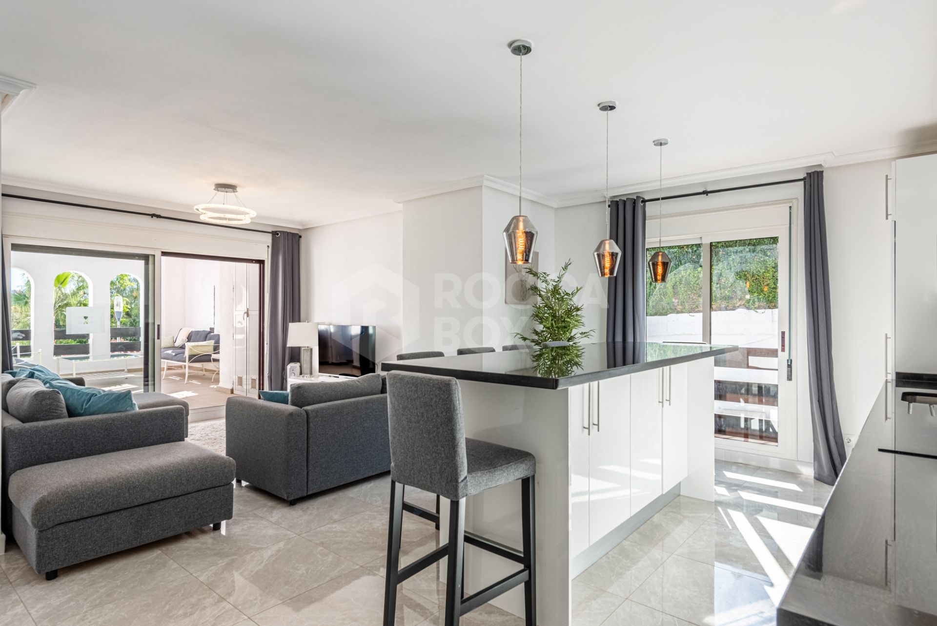 Stunning 3-Bedroom Corner Apartment in La Maestranza, Nueva Andalucía