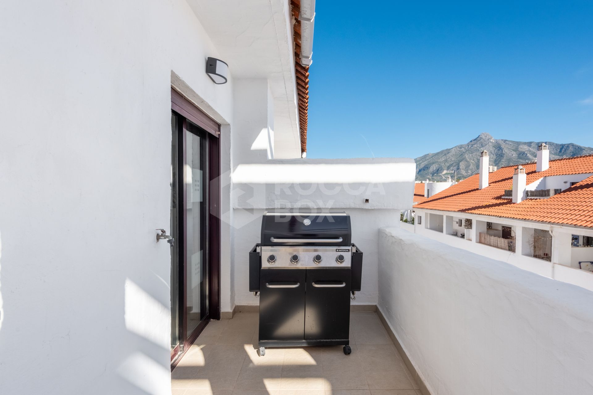 Stunning 3-Bedroom Corner Apartment in La Maestranza, Nueva Andalucía