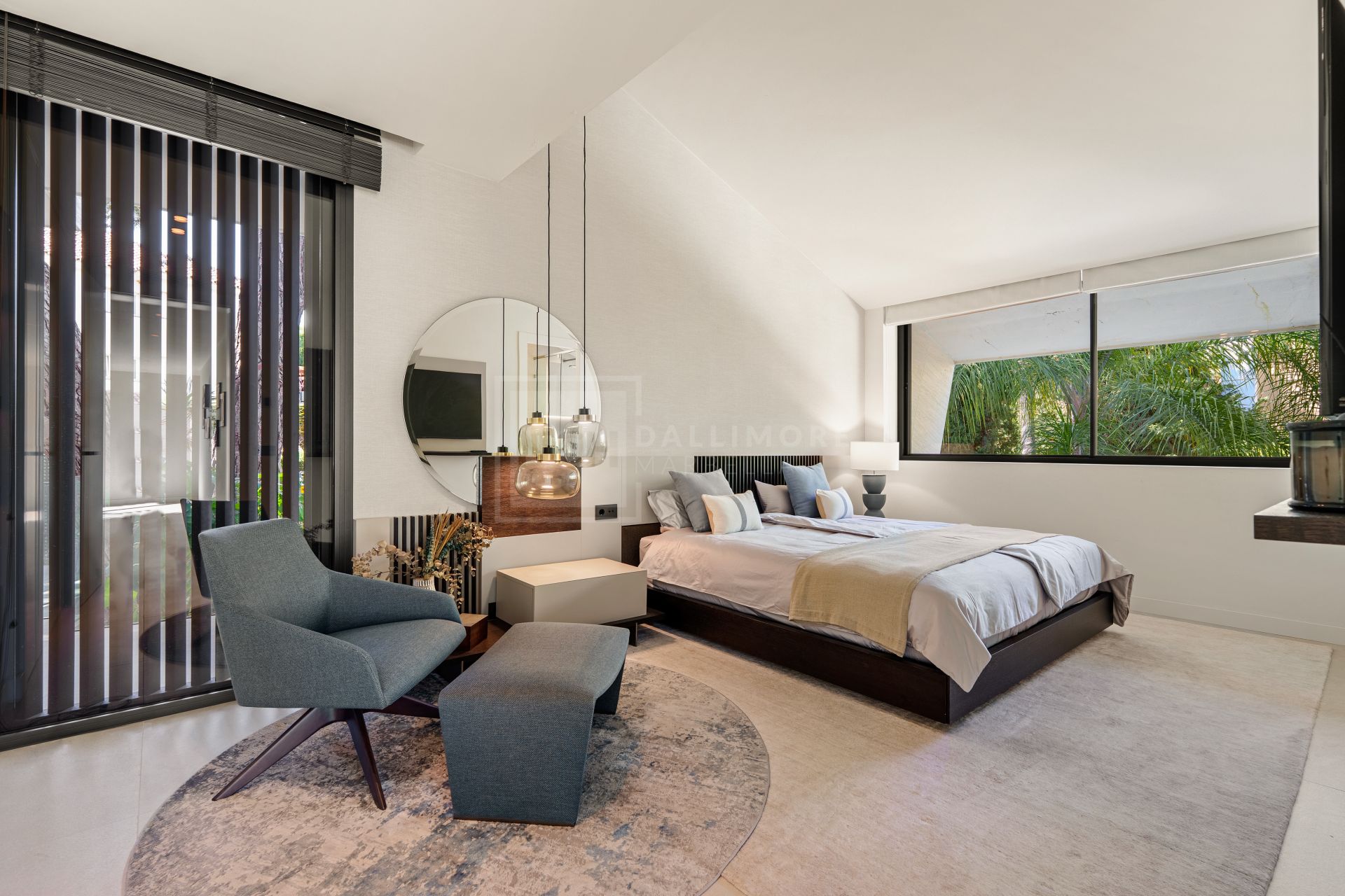 MARBELLA EAST CONTEMPORARY VILLA WITH INFINITY POOL AND SEAMLESS INDOOR–OUTDOOR LIVING