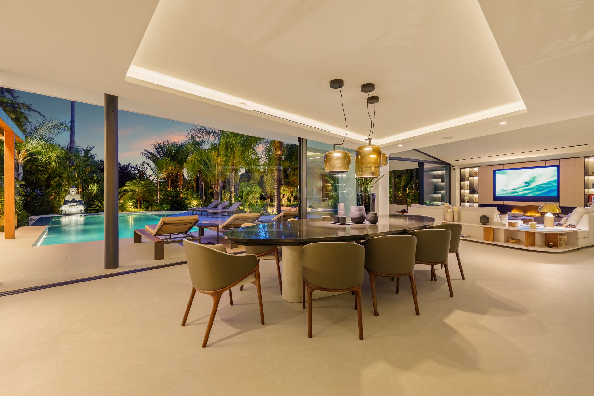 MARBELLA EAST CONTEMPORARY VILLA WITH INFINITY POOL AND SEAMLESS INDOOR–OUTDOOR LIVING