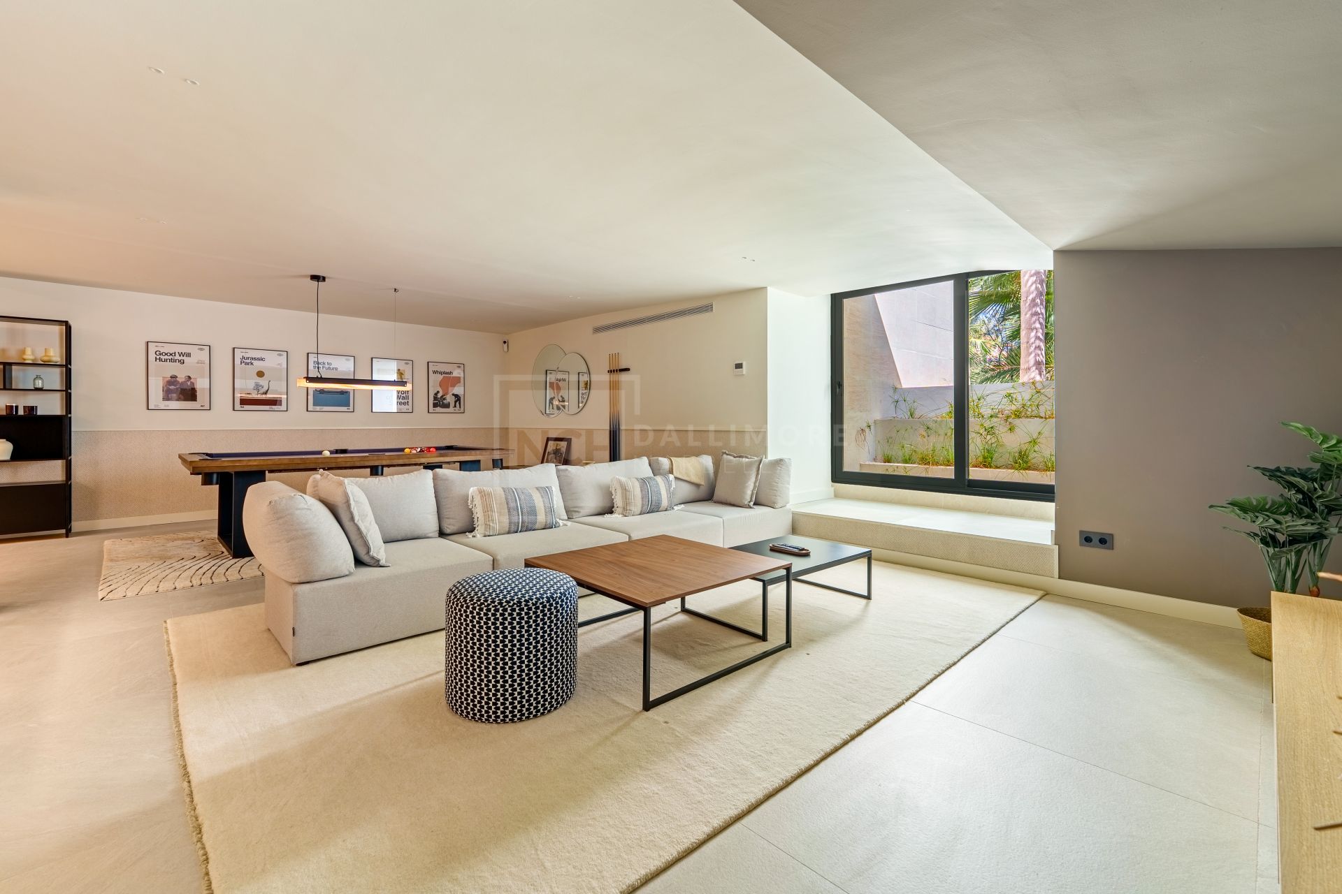 MARBELLA EAST CONTEMPORARY VILLA WITH INFINITY POOL AND SEAMLESS INDOOR–OUTDOOR LIVING
