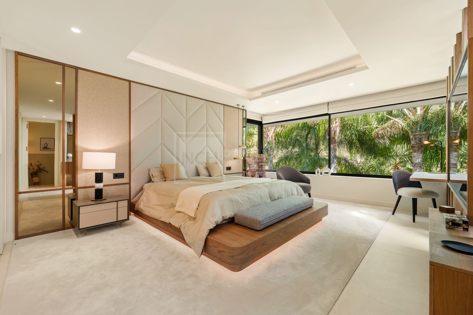MARBELLA EAST CONTEMPORARY VILLA WITH INFINITY POOL AND SEAMLESS INDOOR–OUTDOOR LIVING