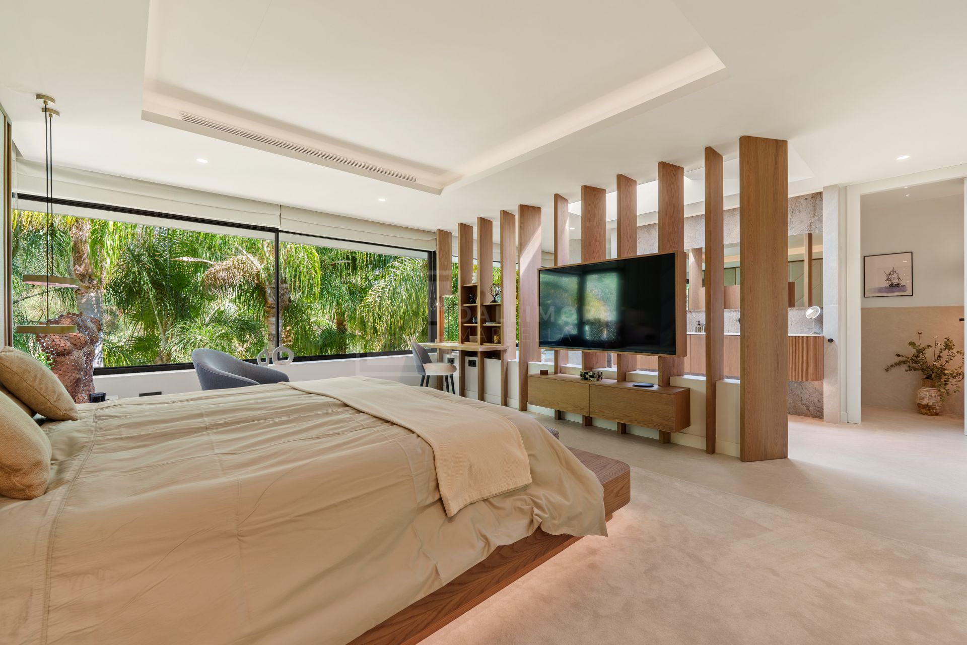 MARBELLA EAST CONTEMPORARY VILLA WITH INFINITY POOL AND SEAMLESS INDOOR–OUTDOOR LIVING
