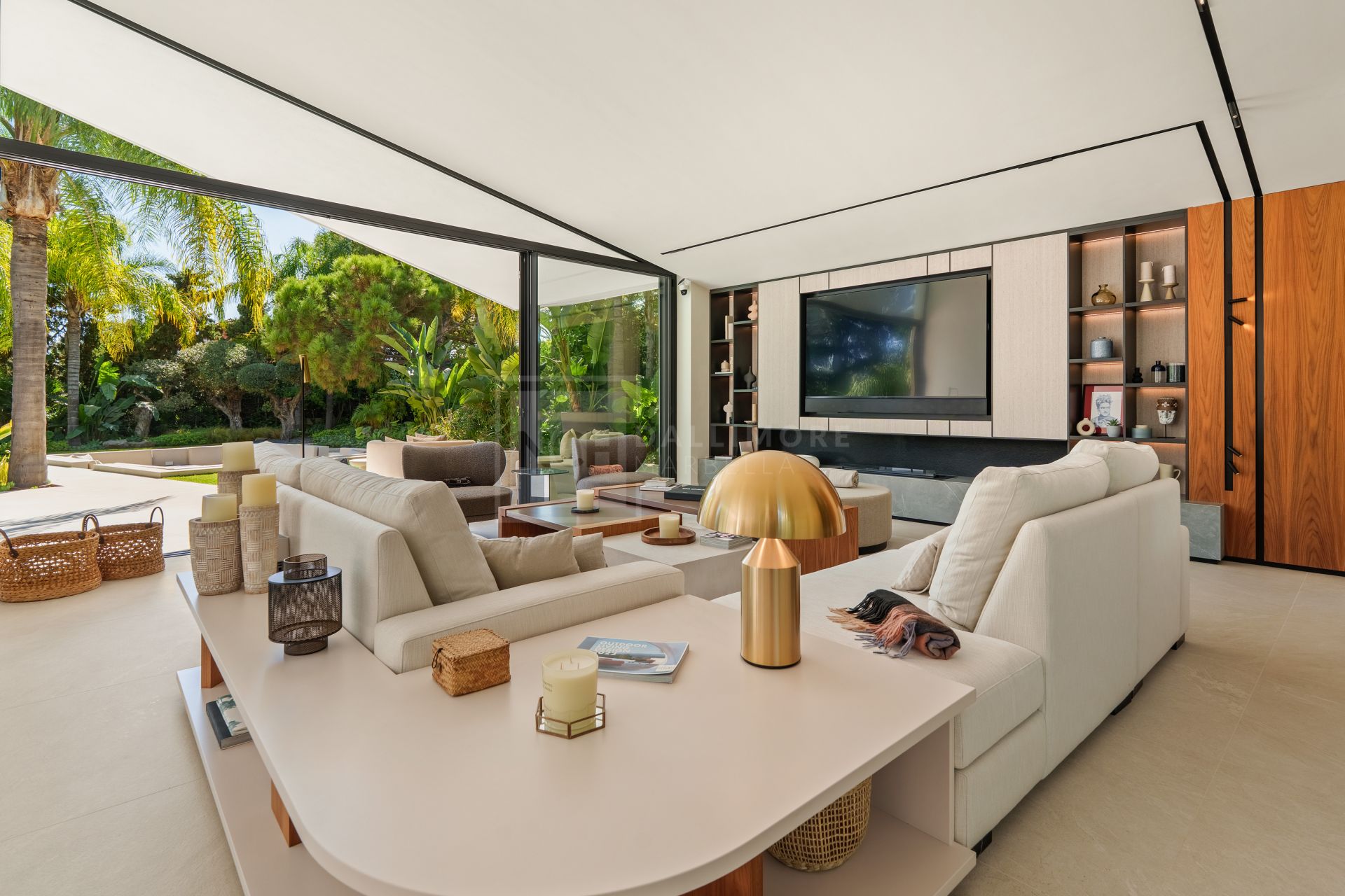 MARBELLA EAST CONTEMPORARY VILLA WITH INFINITY POOL AND SEAMLESS INDOOR–OUTDOOR LIVING