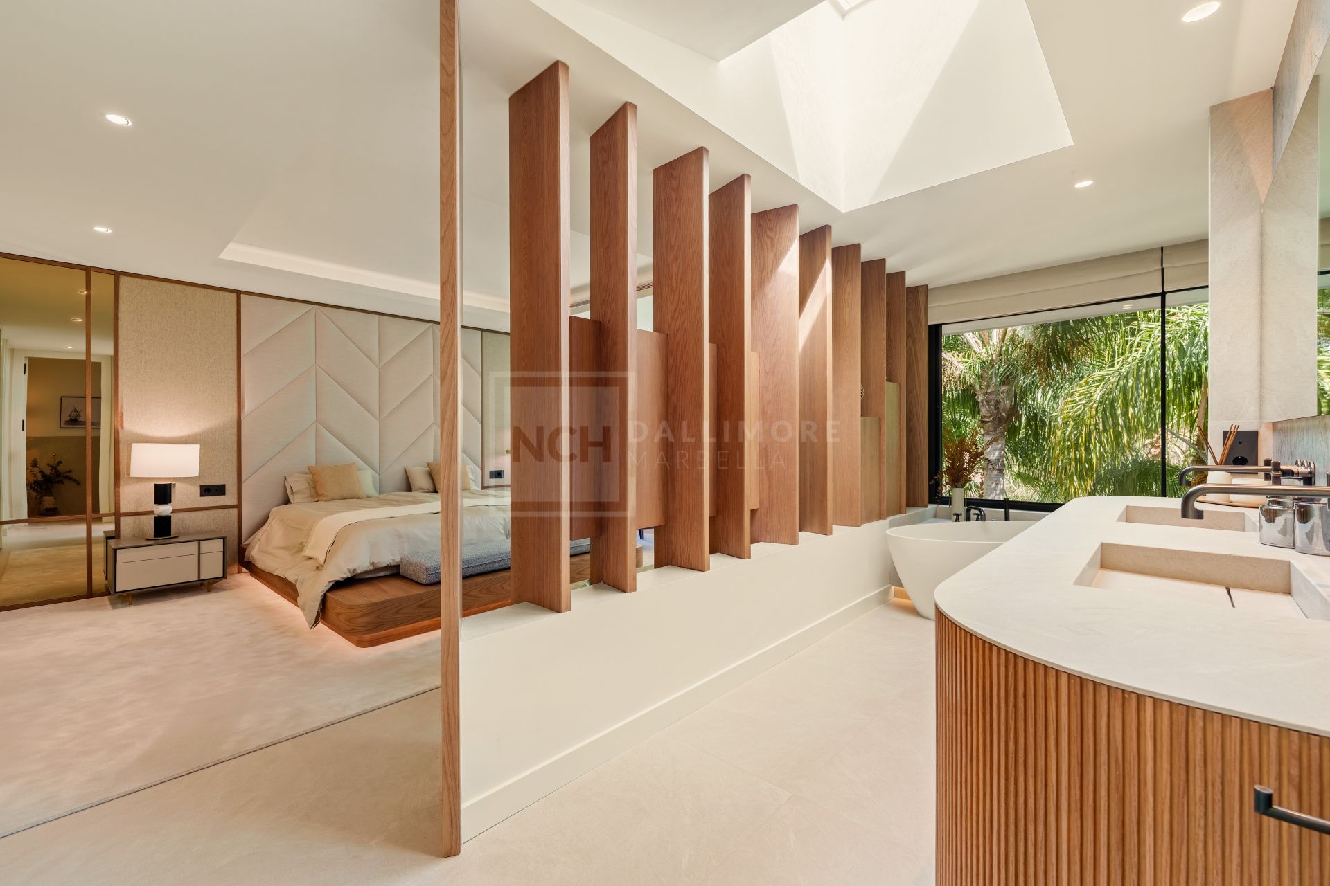 MARBELLA EAST CONTEMPORARY VILLA WITH INFINITY POOL AND SEAMLESS INDOOR–OUTDOOR LIVING