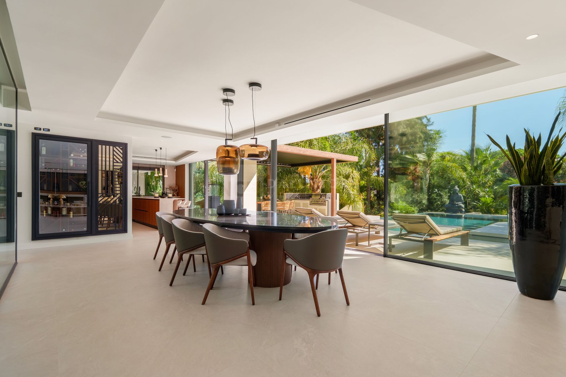 MARBELLA EAST CONTEMPORARY VILLA WITH INFINITY POOL AND SEAMLESS INDOOR–OUTDOOR LIVING