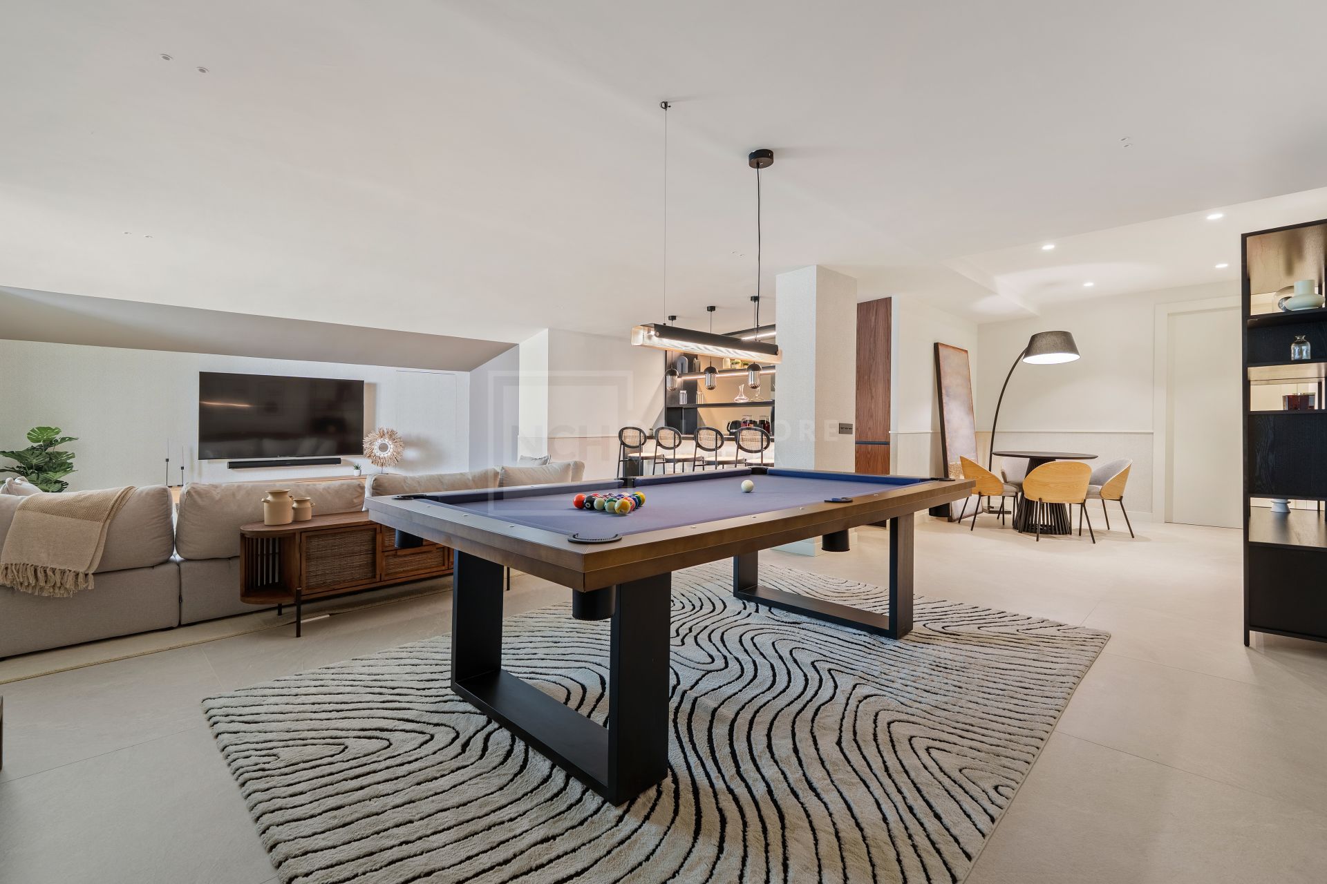 MARBELLA EAST CONTEMPORARY VILLA WITH INFINITY POOL AND SEAMLESS INDOOR–OUTDOOR LIVING